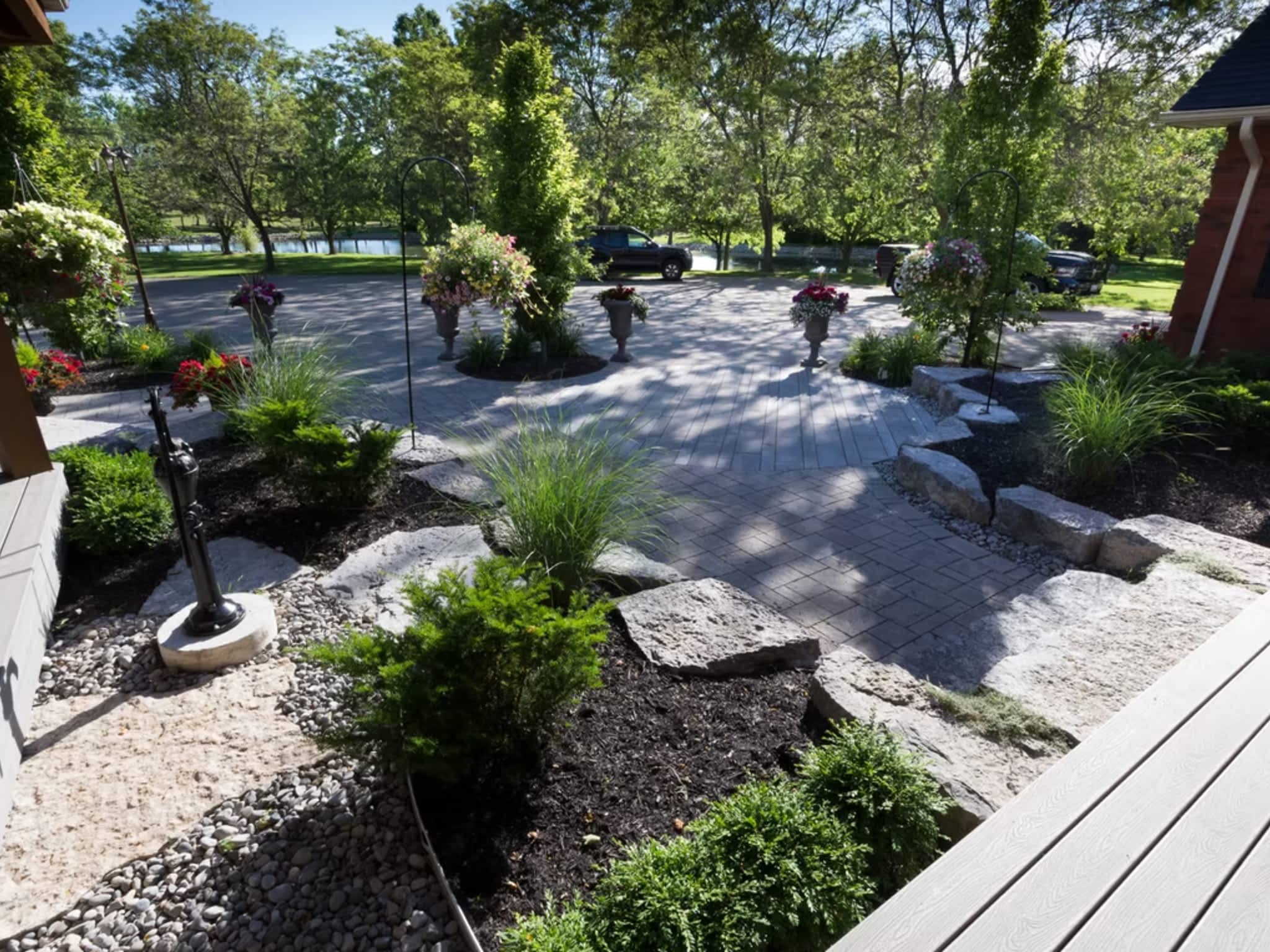 photo Cedarlane Landscape & Design