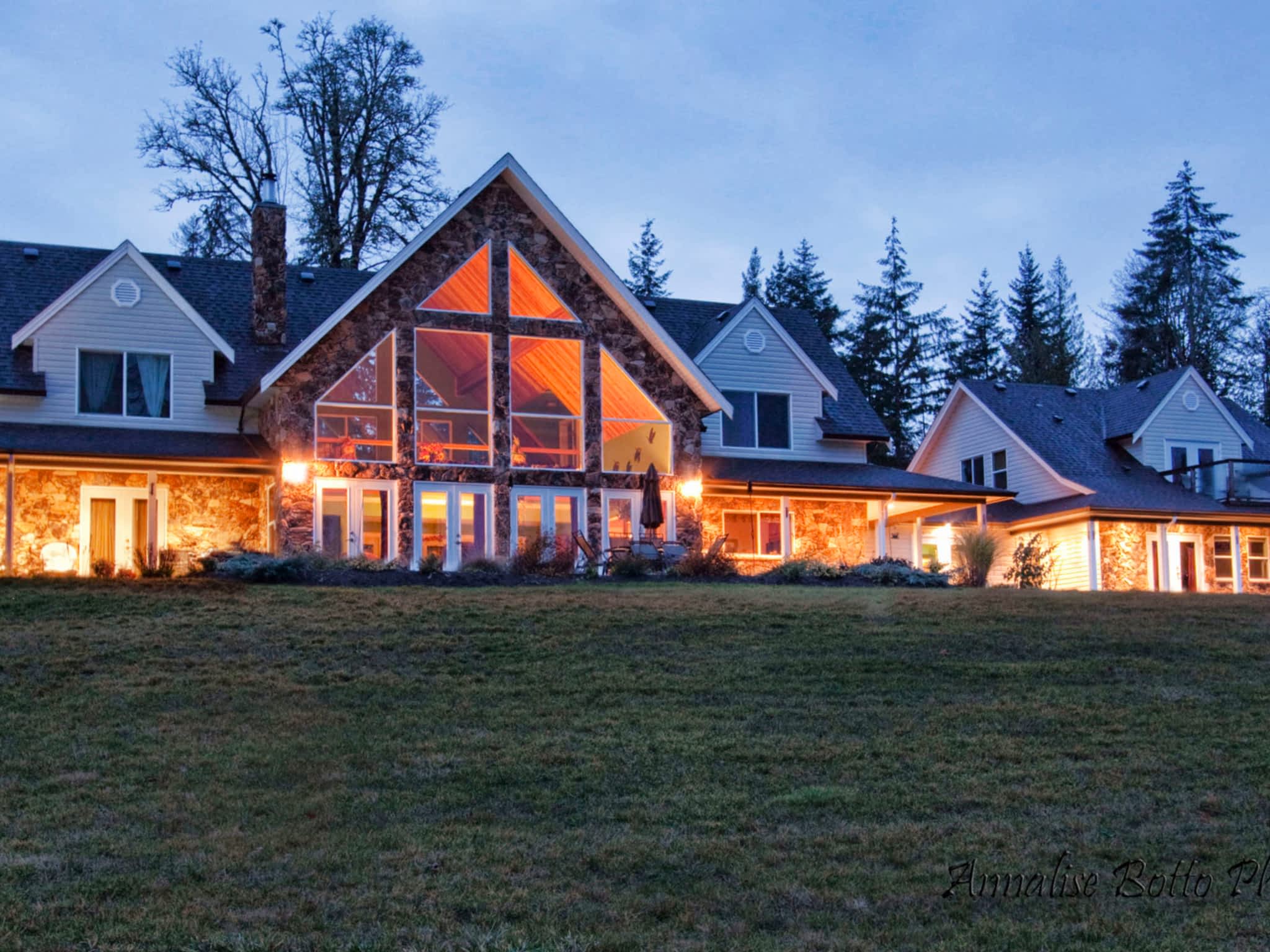 photo Two Eagles Lodge