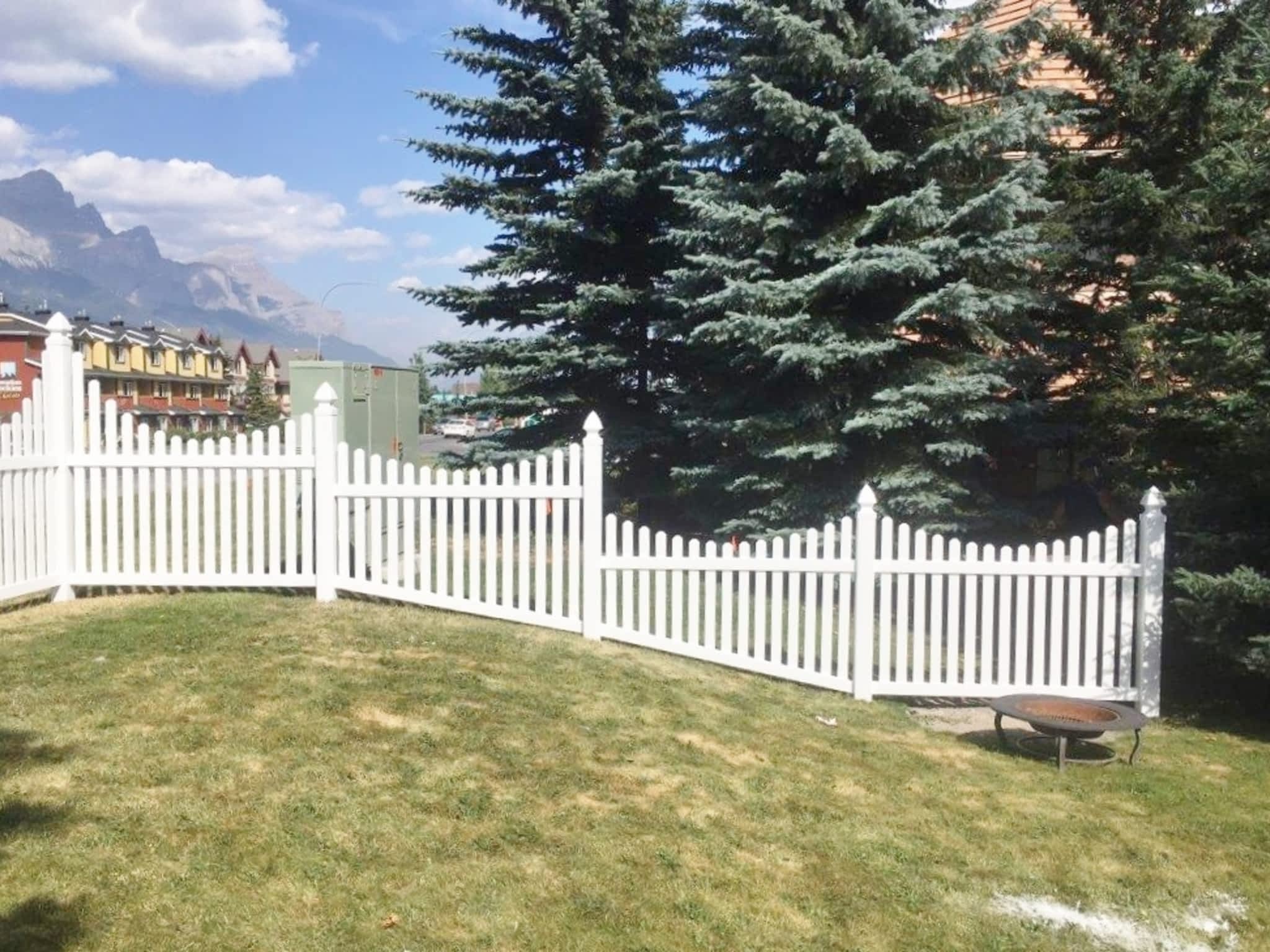 photo Decked Out Vinyl Fences