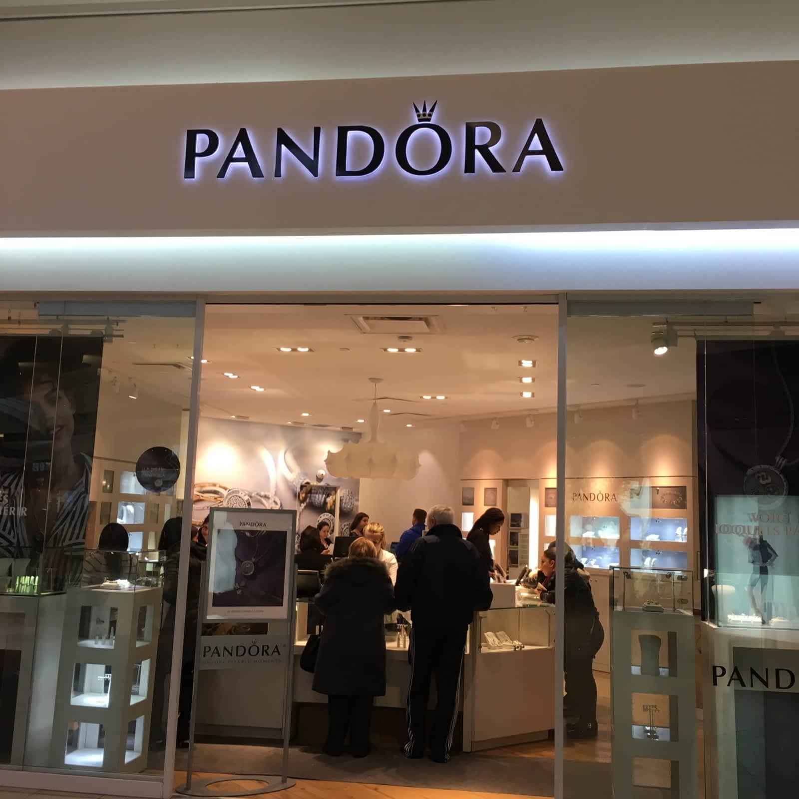 Pandora - 3035 boul le Carrefour, Laval, QC