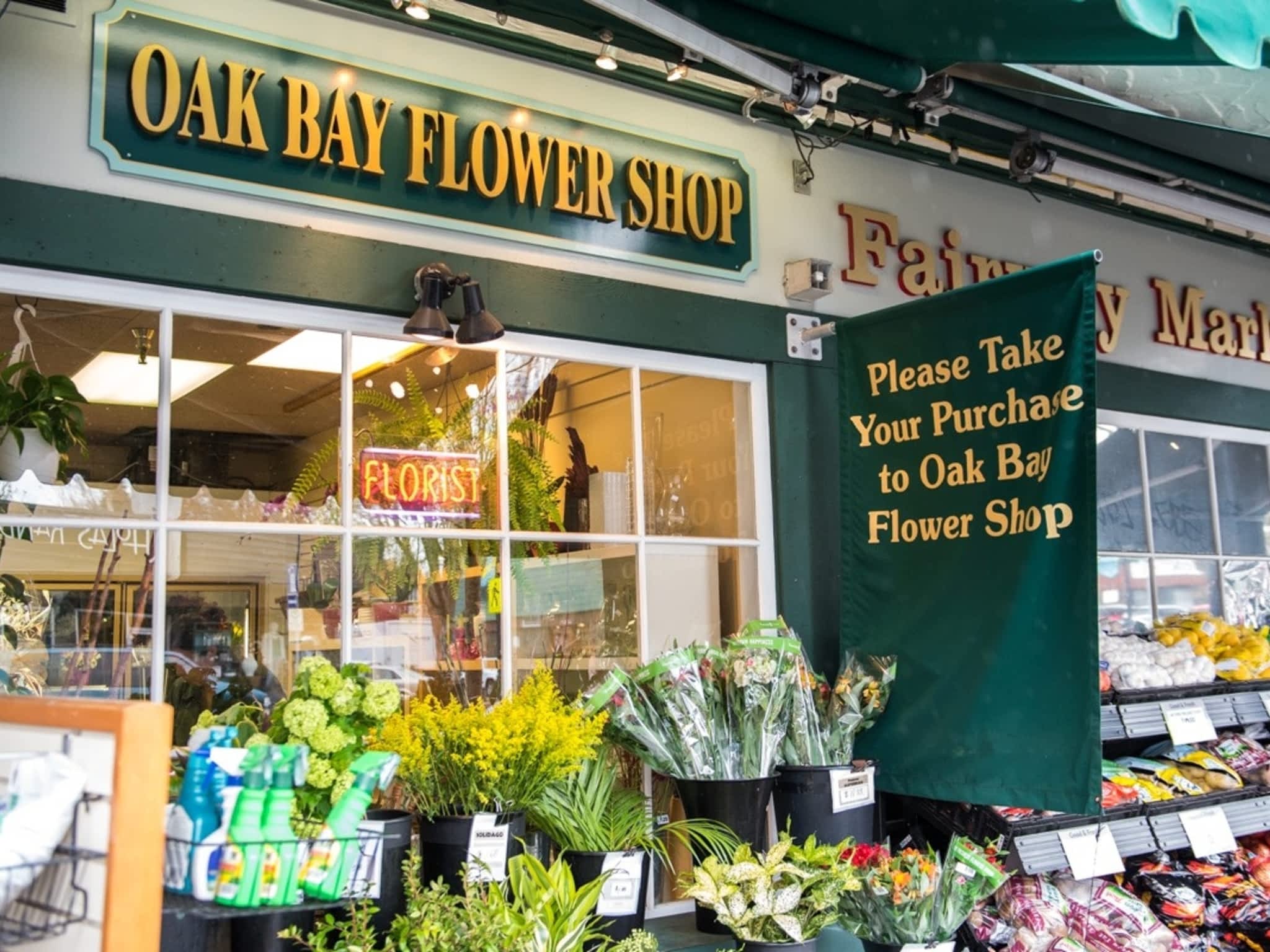 photo Oak Bay Flower Shop