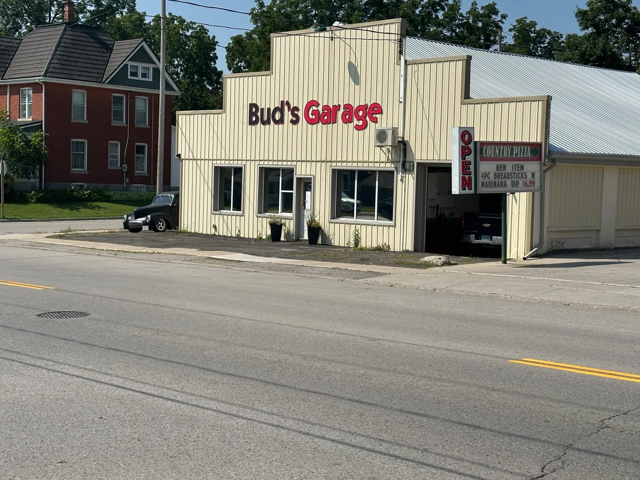 photo Bud's Garage