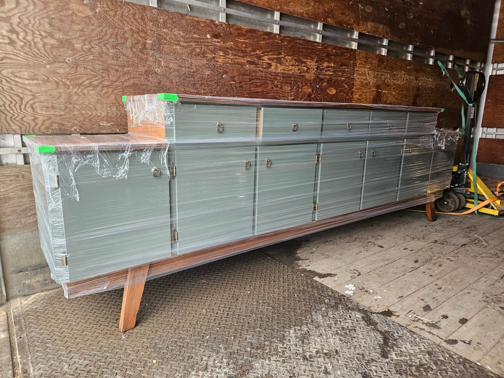 photo Black Wings Delivery