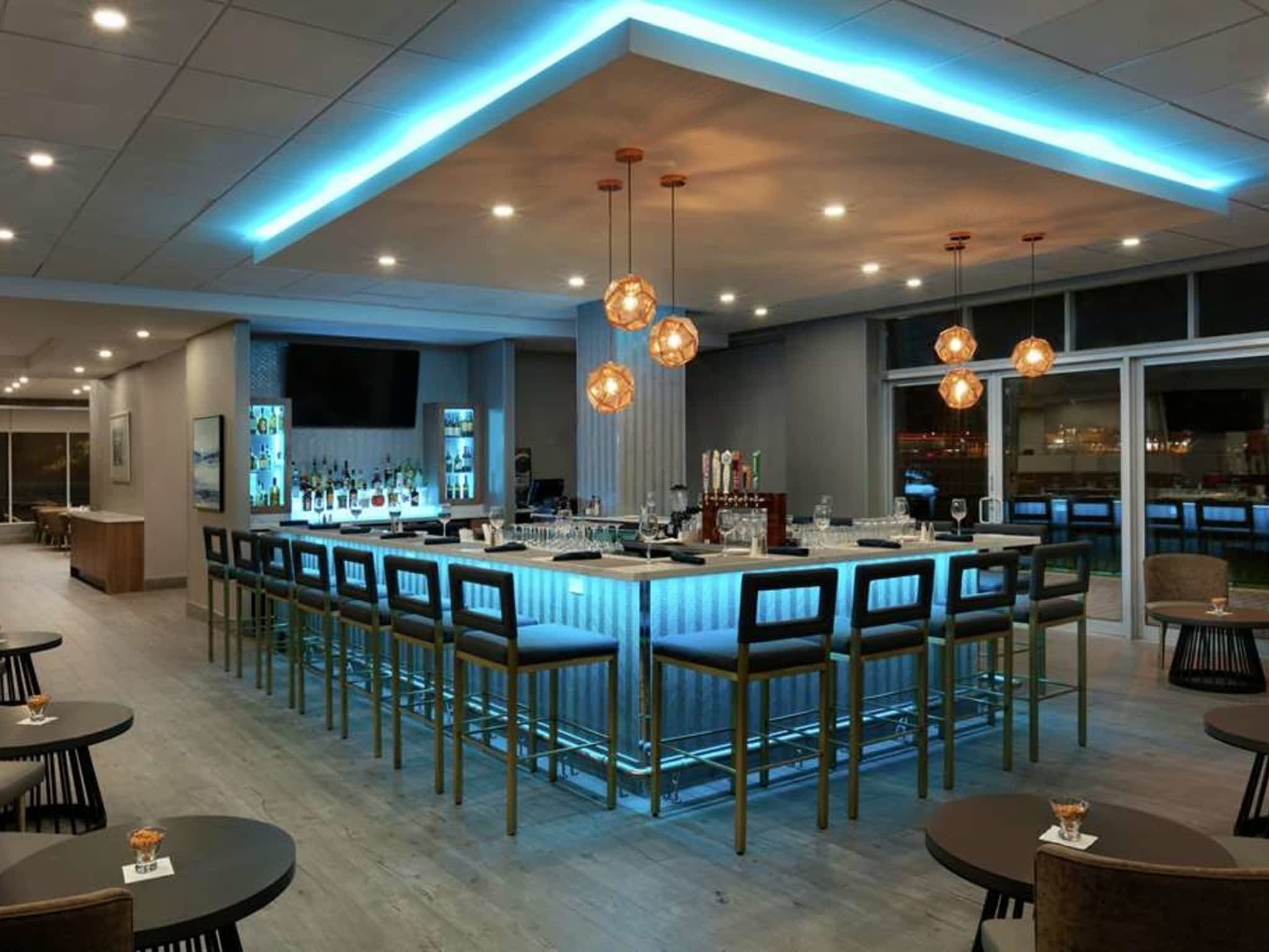 photo Embassy Suites by Hilton Montreal Airport