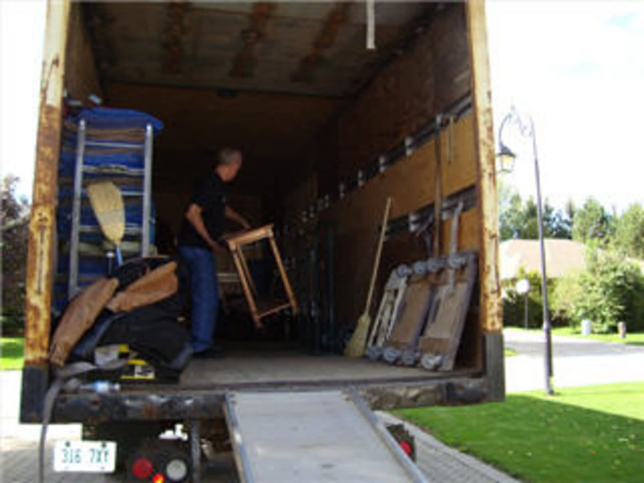 photo A Zip Moving & Cartage