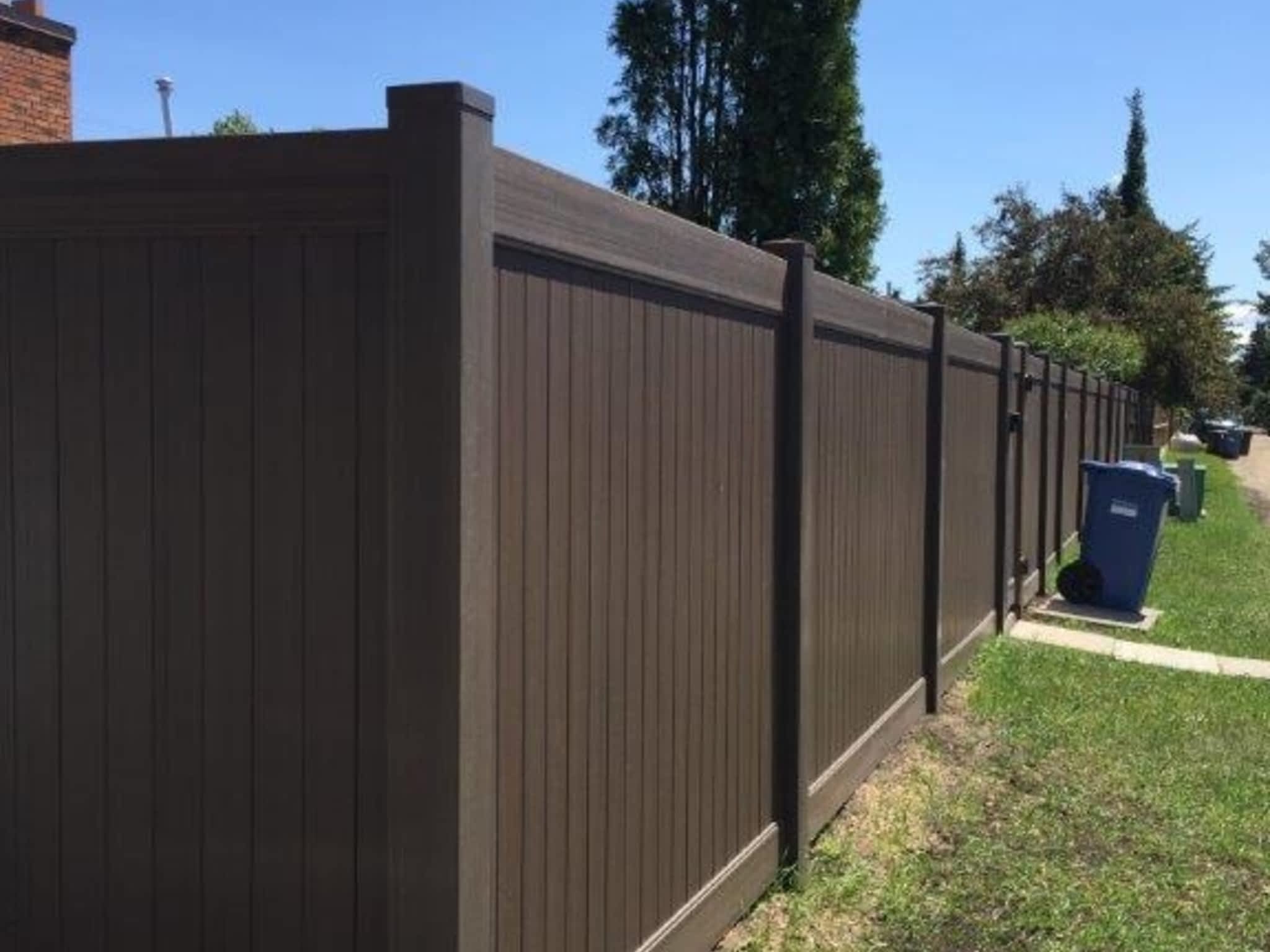 photo Decked Out Vinyl Fencing