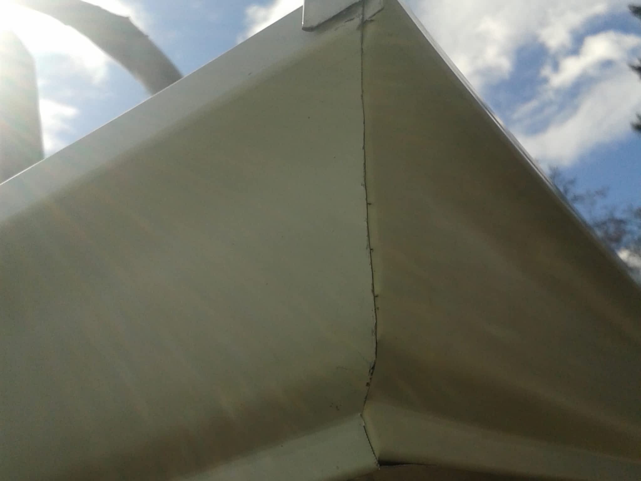 photo Well Hung Eavestrough