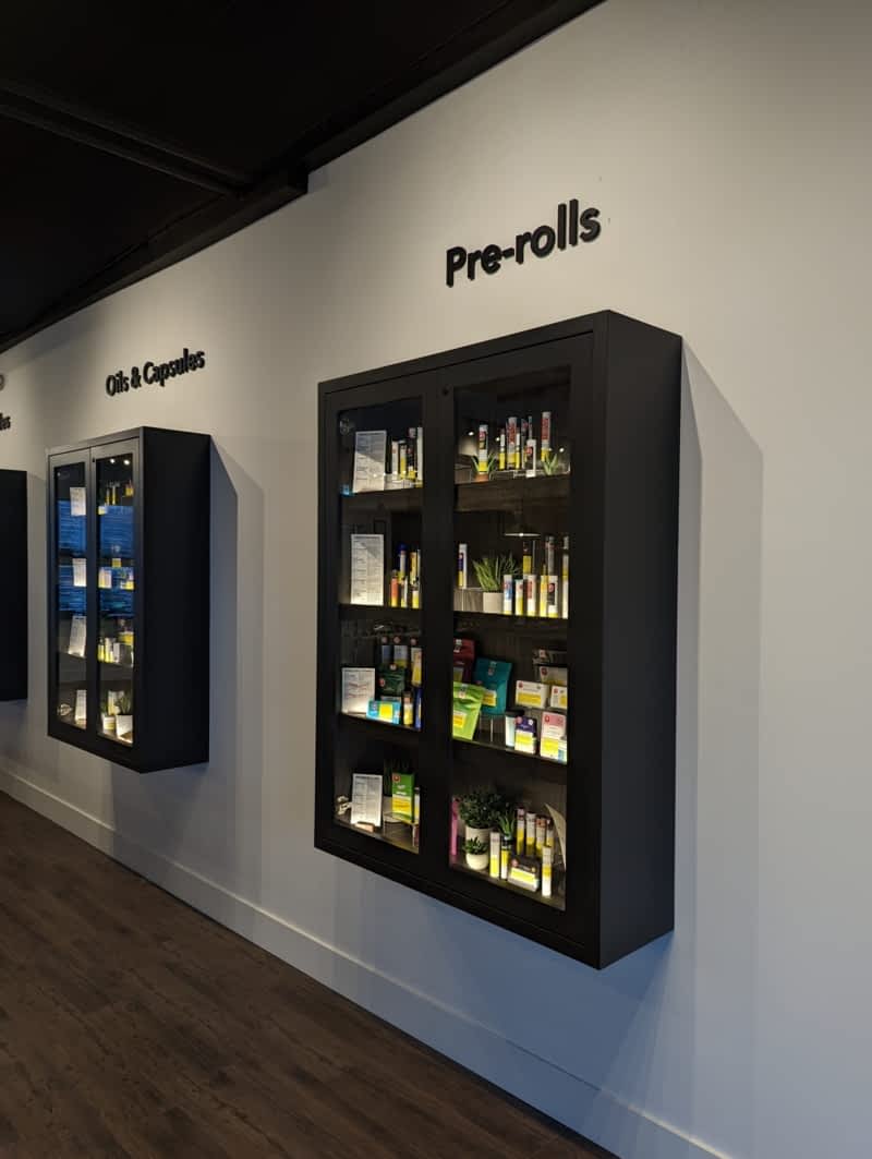 Kanael窓口 Local Cannabis Co. - Kingsway - Opening Hours - 726 Kingsway