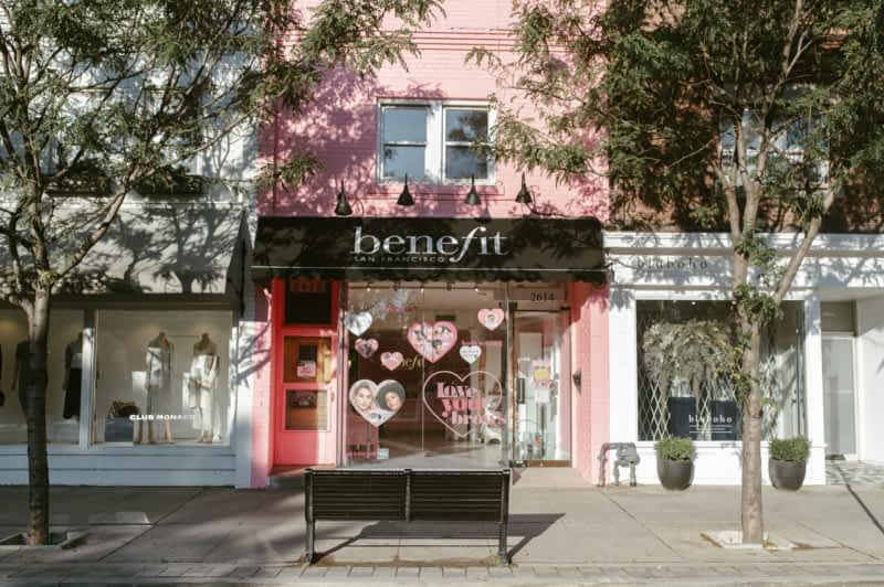 Benefit Cosmetics Boutique BrowBar lounge Opening Hours 2614