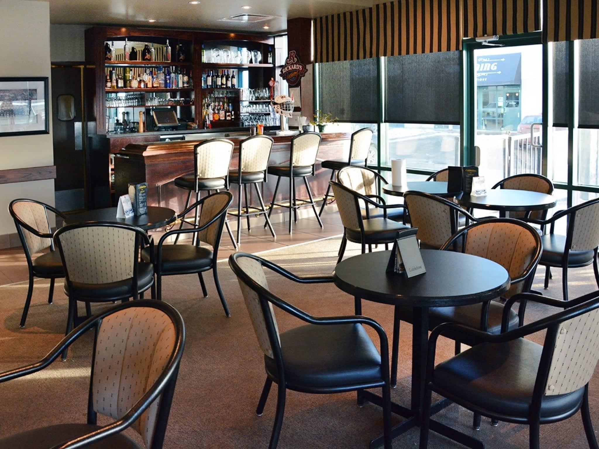 photo Cobblestones Restaurant and Lounge