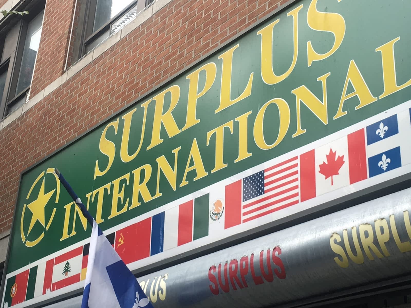 Surplus D'Armée Sport GI Horaire d'ouverture 1611, boul Saint