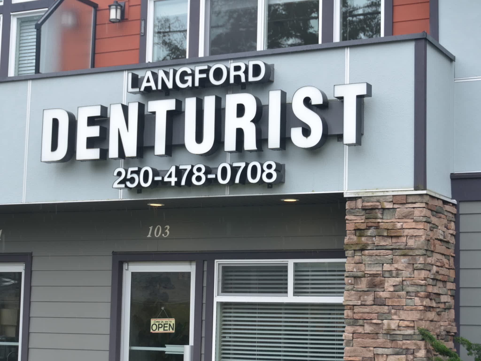 photo Langford Denture Clinic
