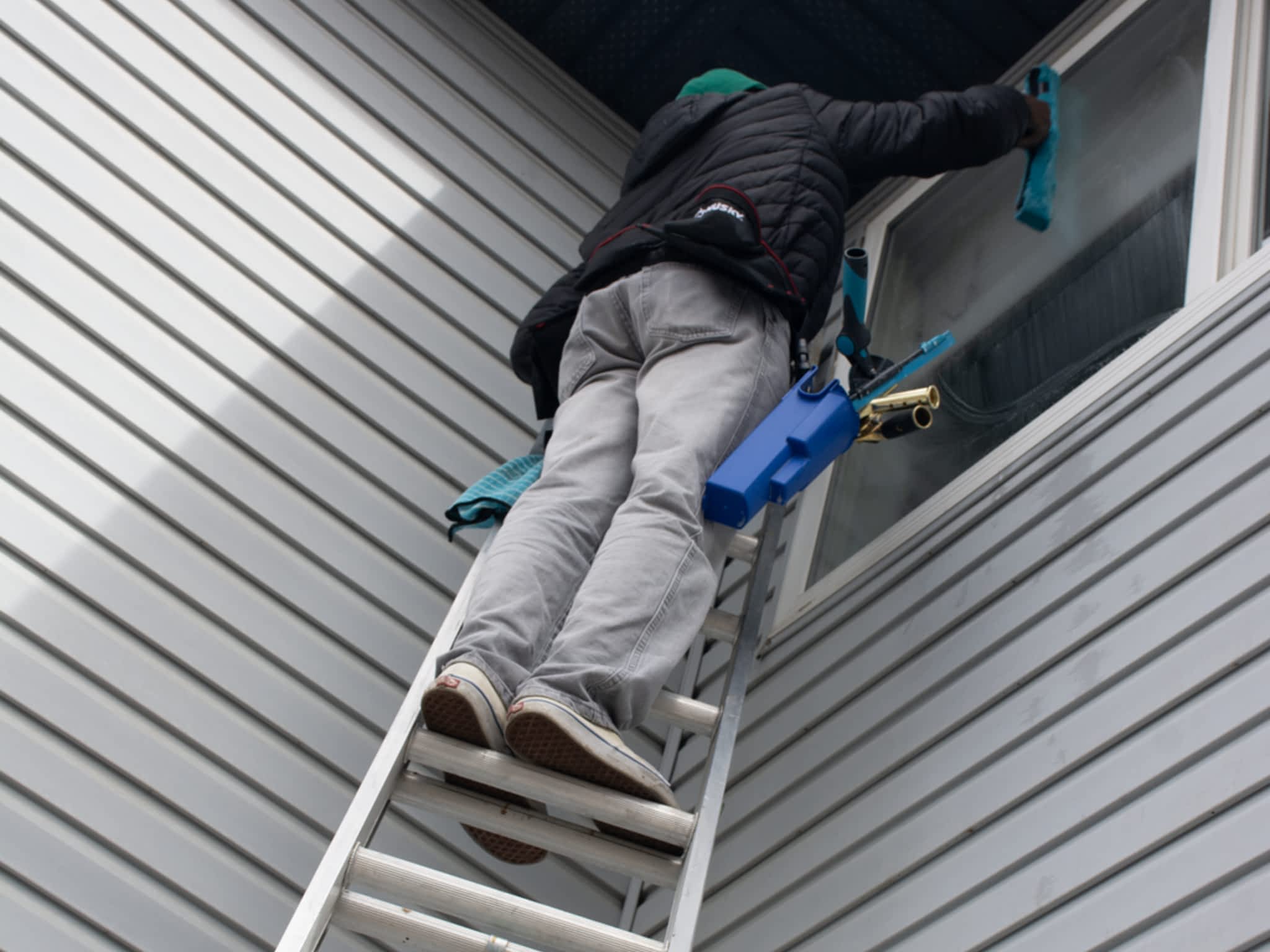 photo Trad Guy Window Cleaning
