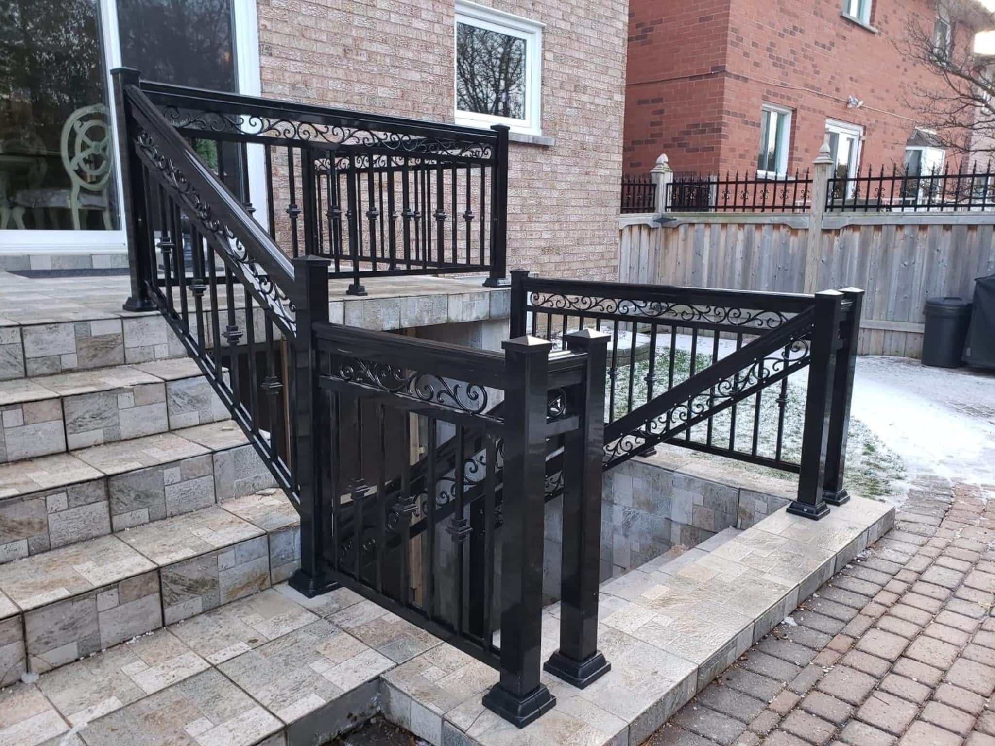 photo TG Aluminum Railings Inc