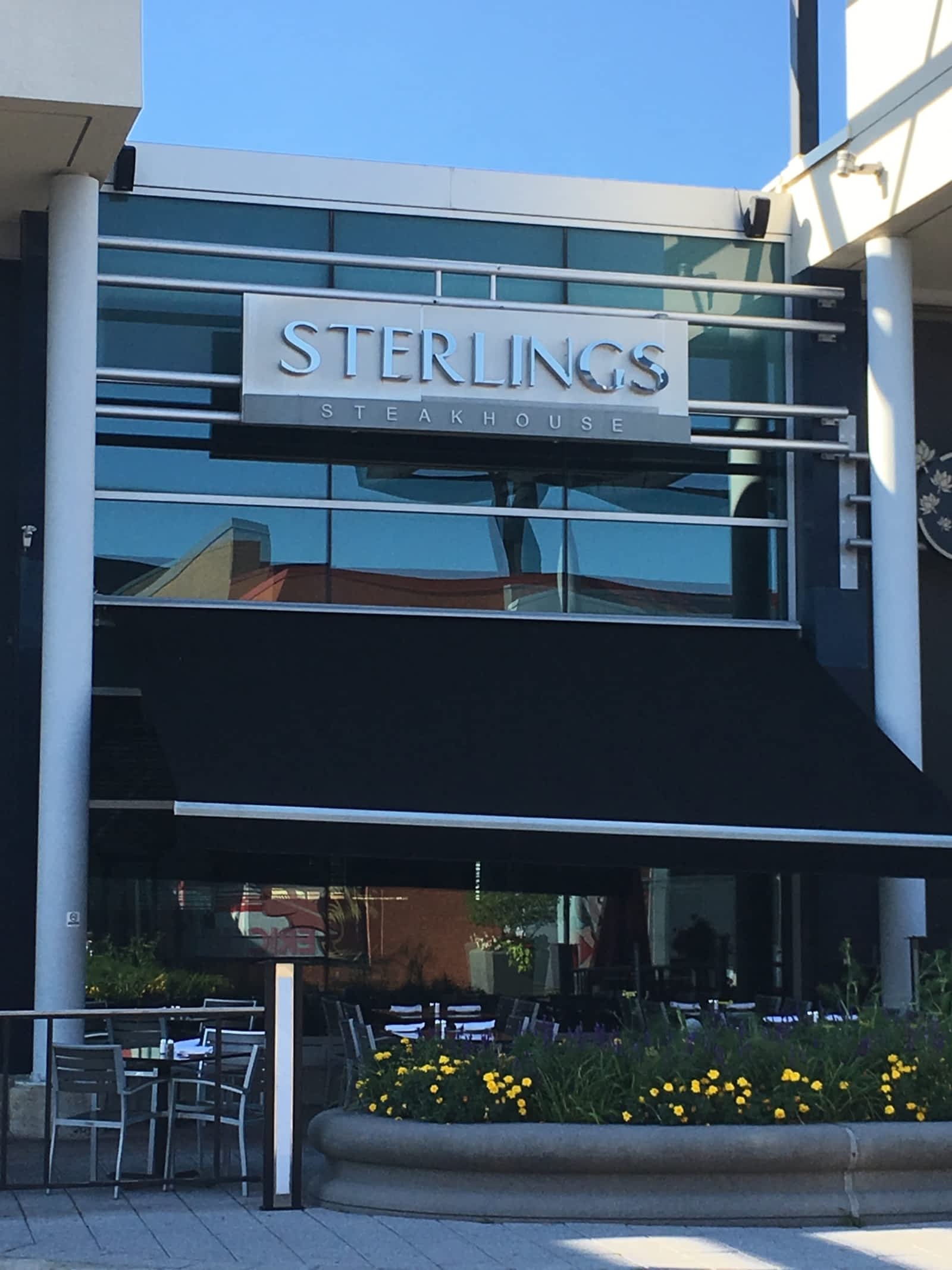 Sterlings Steakhouse Menu, Horaire et Réservation 165 Promenade Du