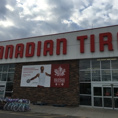 Canadian Tire - Façades de magasins