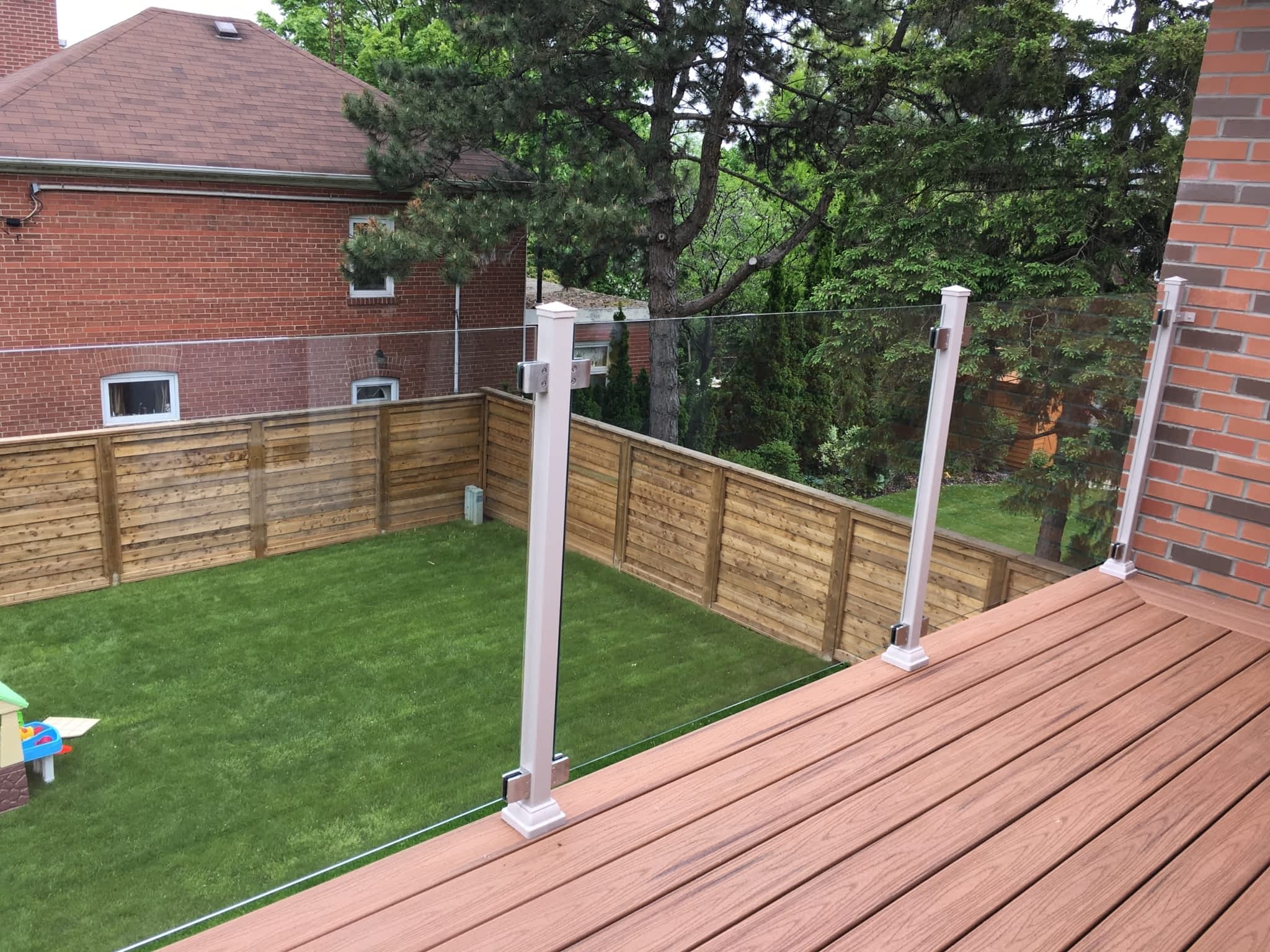 photo TG Aluminum Railings Inc