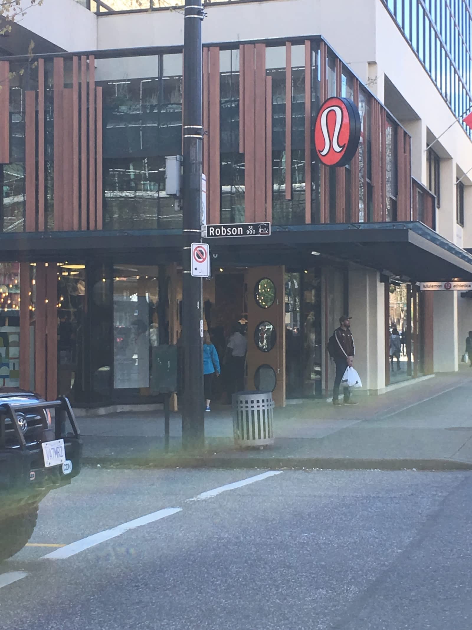 Lululemon warns it might move HQ out of Vancouver