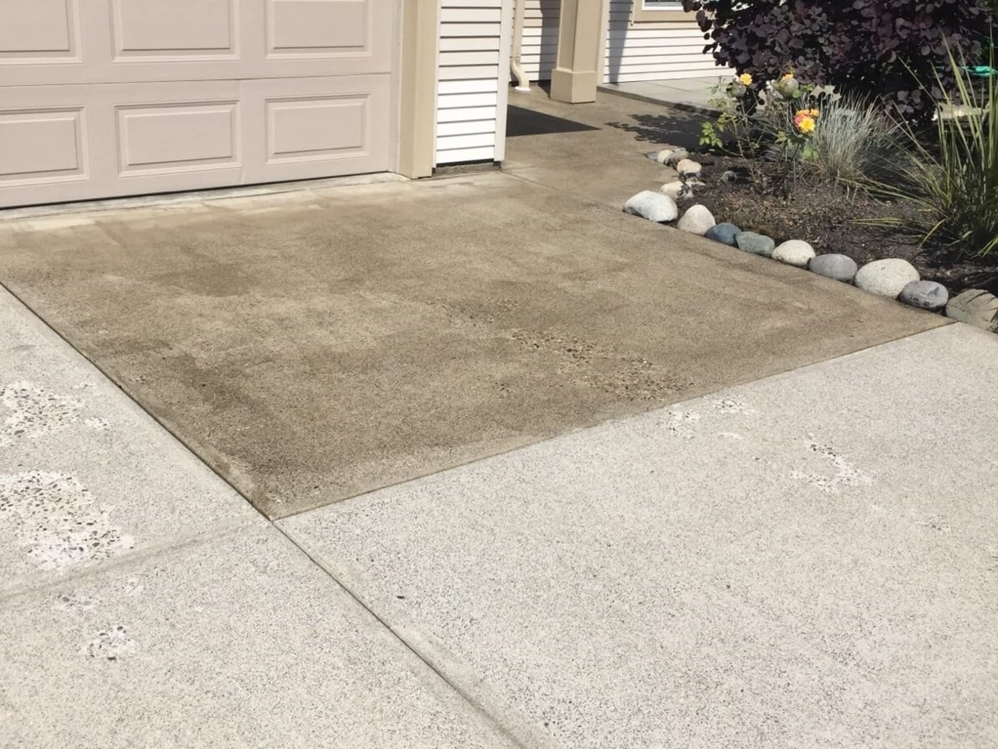 photo Tiny's Pressure Washing