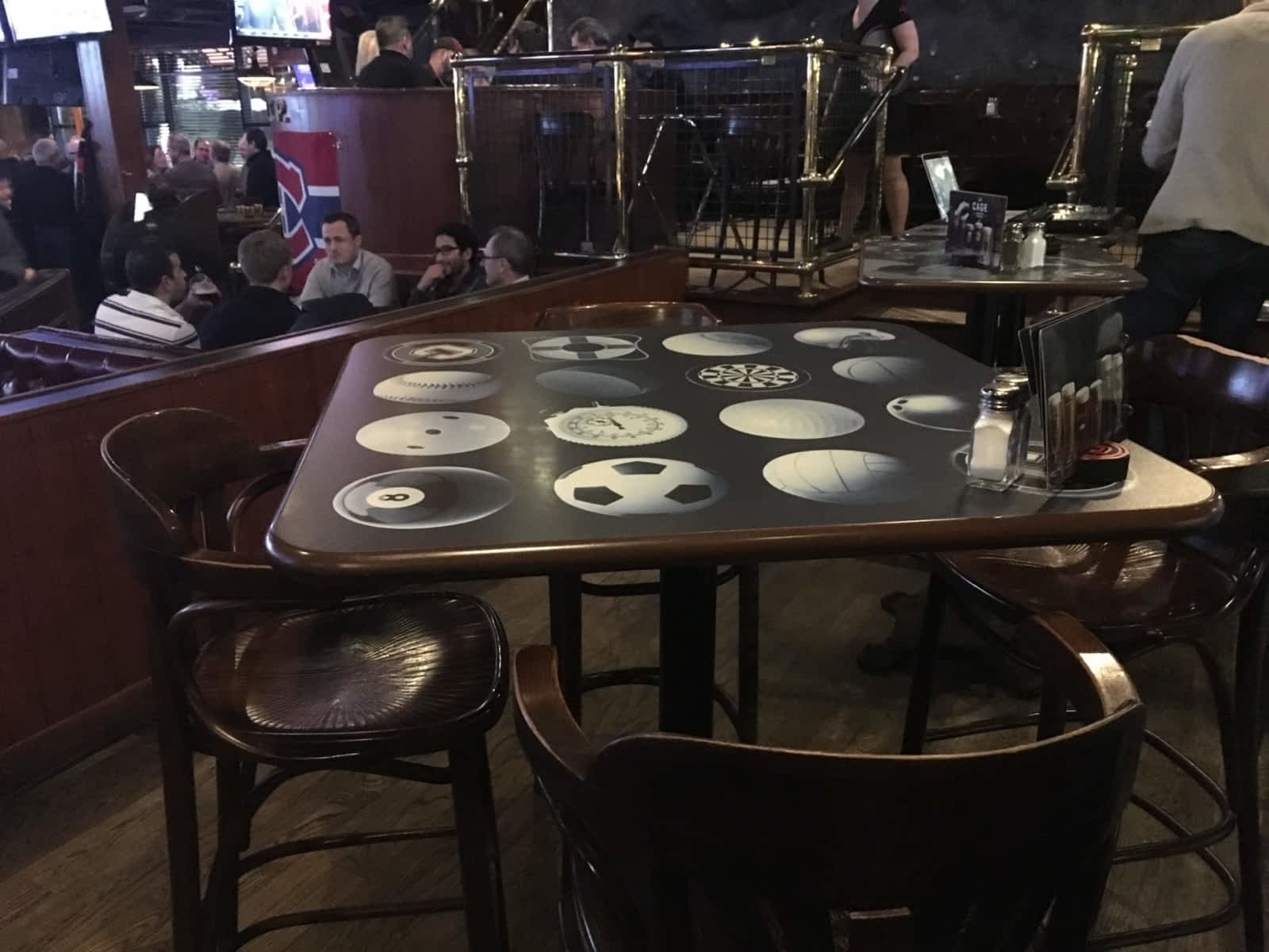 La Cage Aux Sports Menu, Horaire et Réservation 3450 boul de la