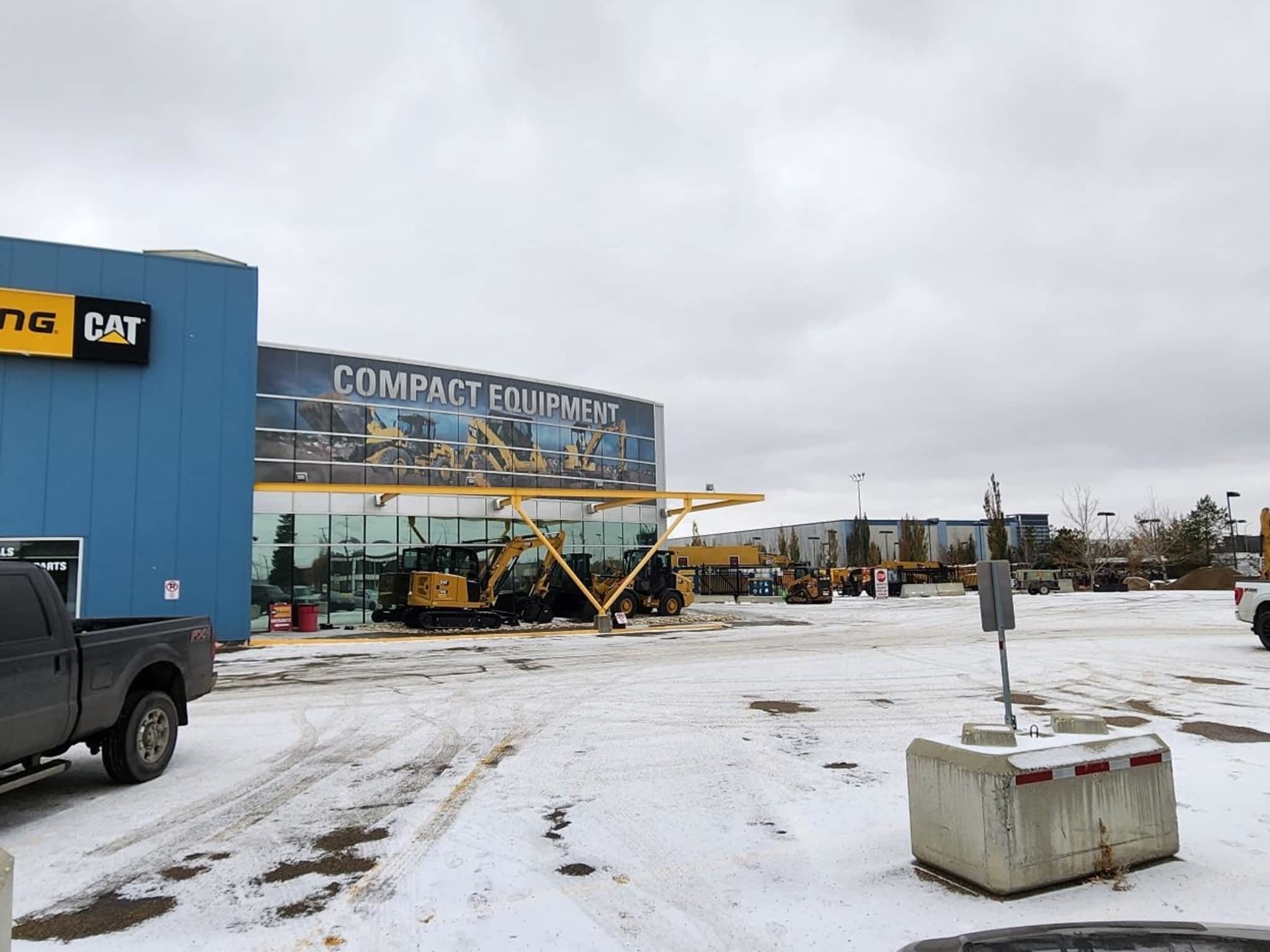 photo Finning Canada Compact Service Shop