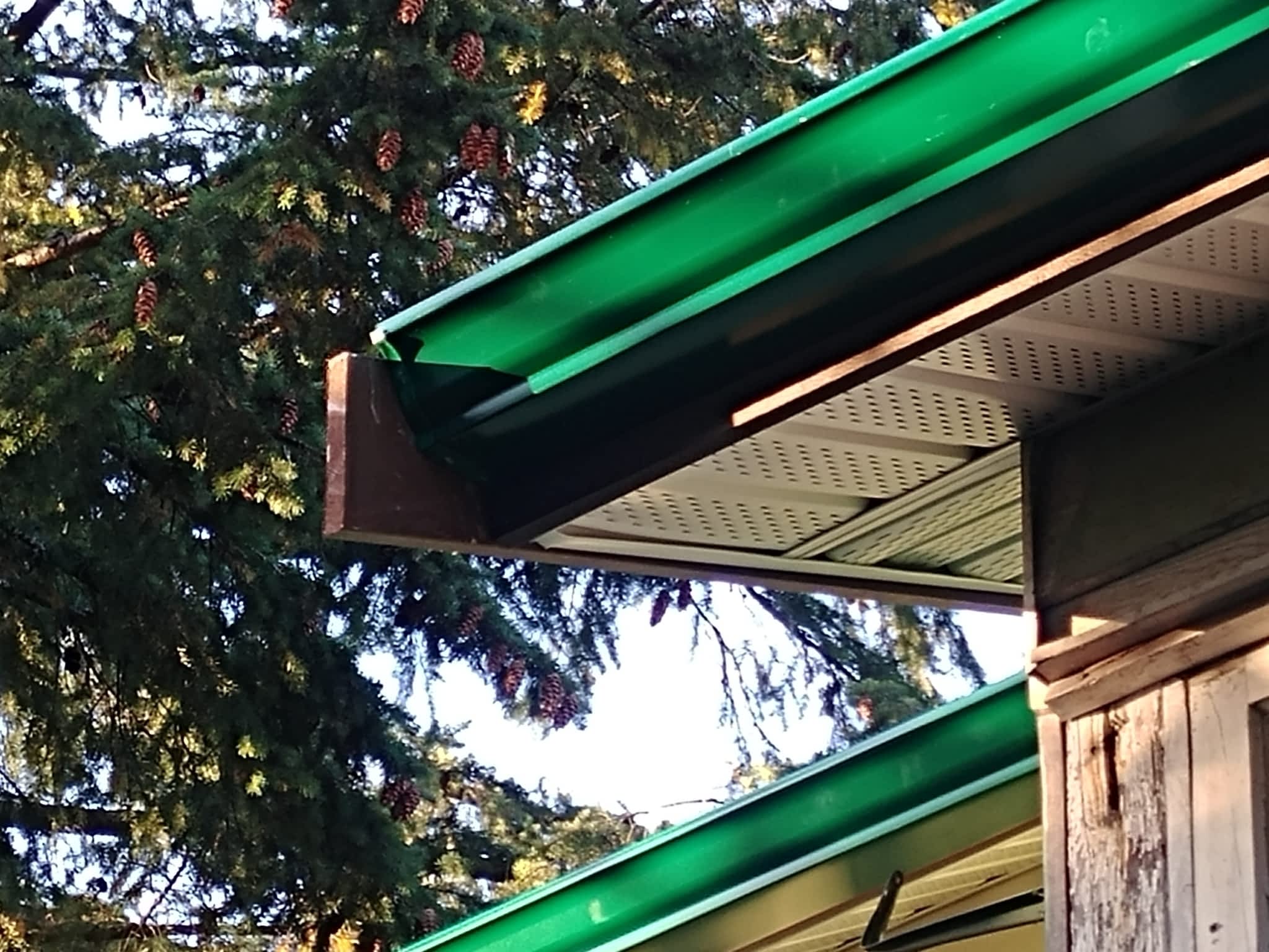 photo Vancouver Island Gutter