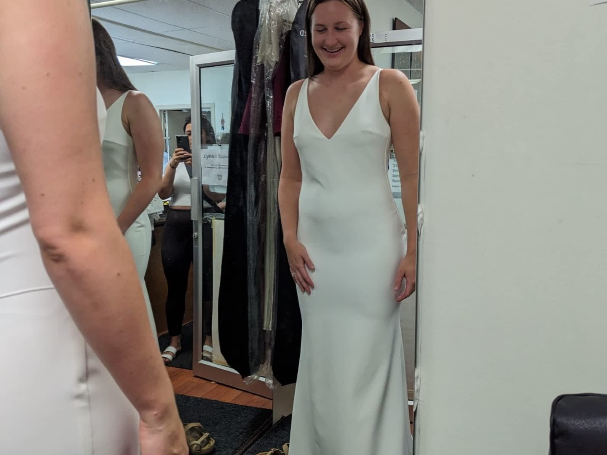 photo Lynn's Tailoring