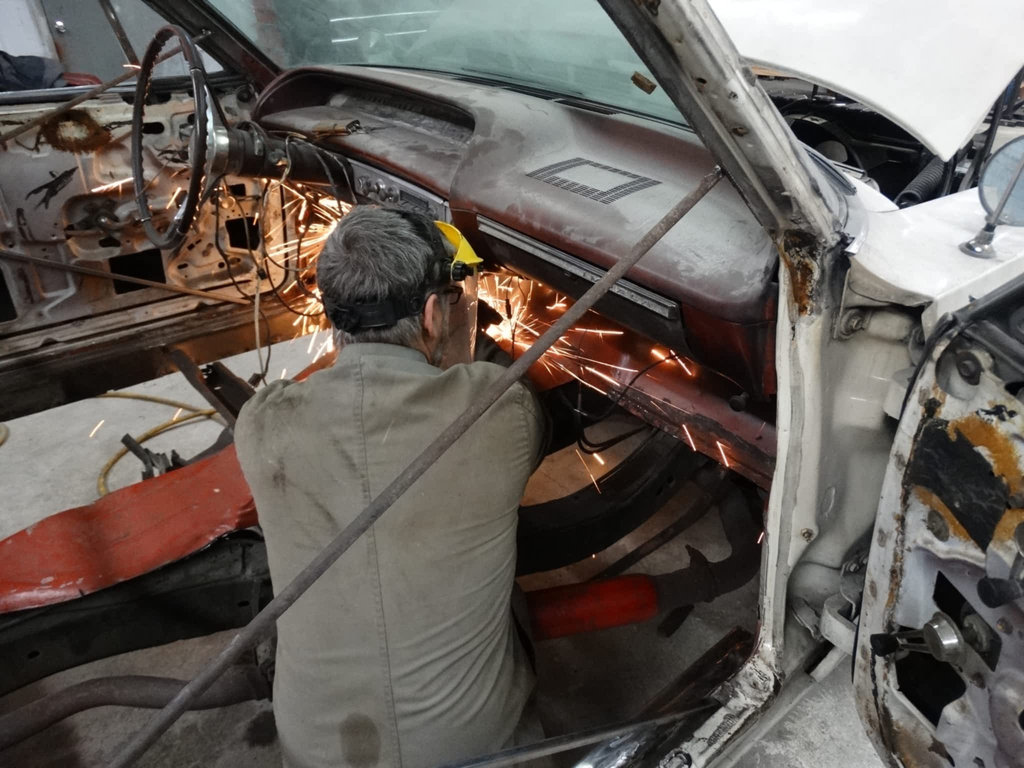 photo Classic Vehicle Mechanic