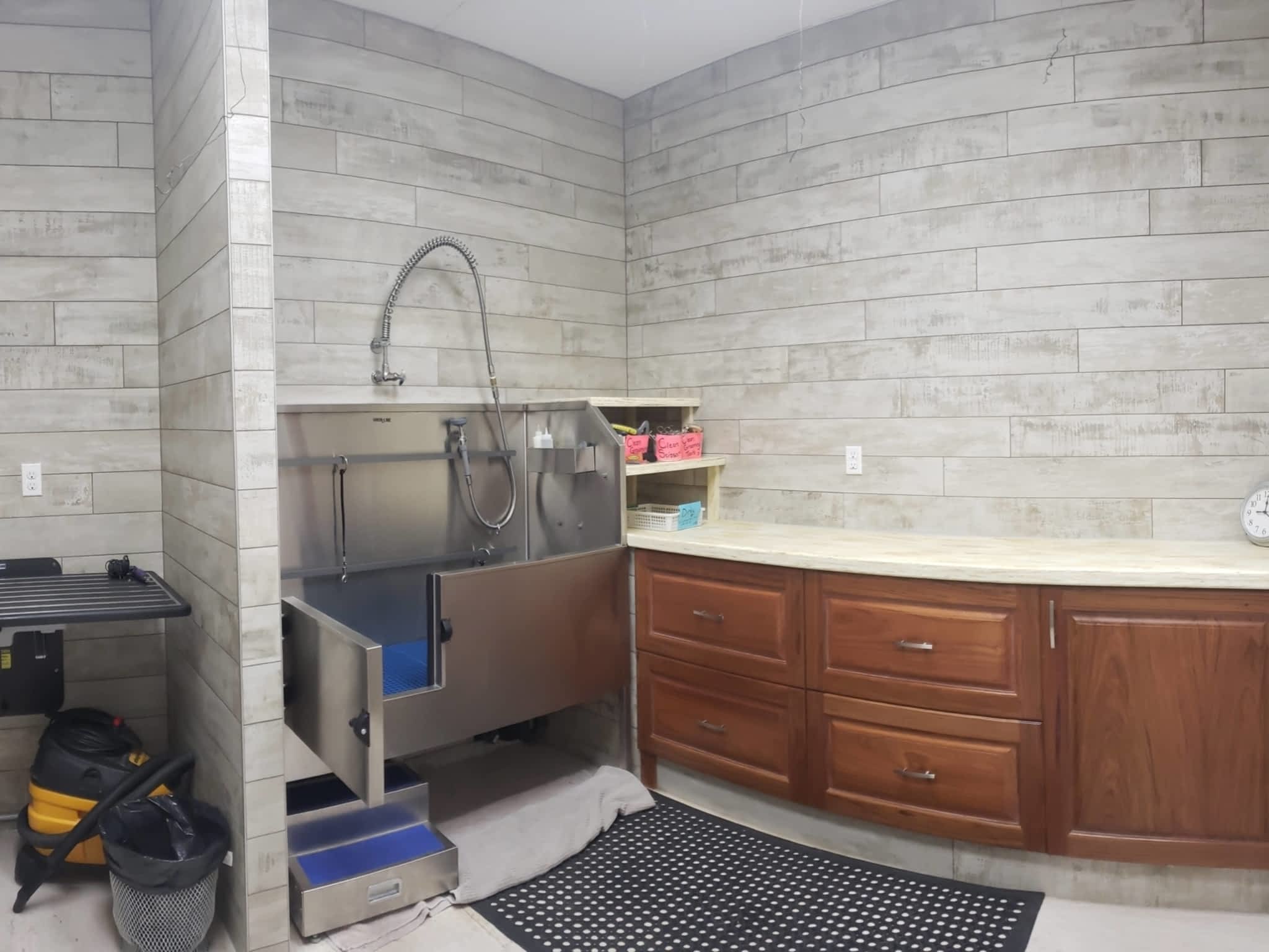 Feed Store The/Pet Junction Whitehorse, YT 9006 Quartz Rd Canpages