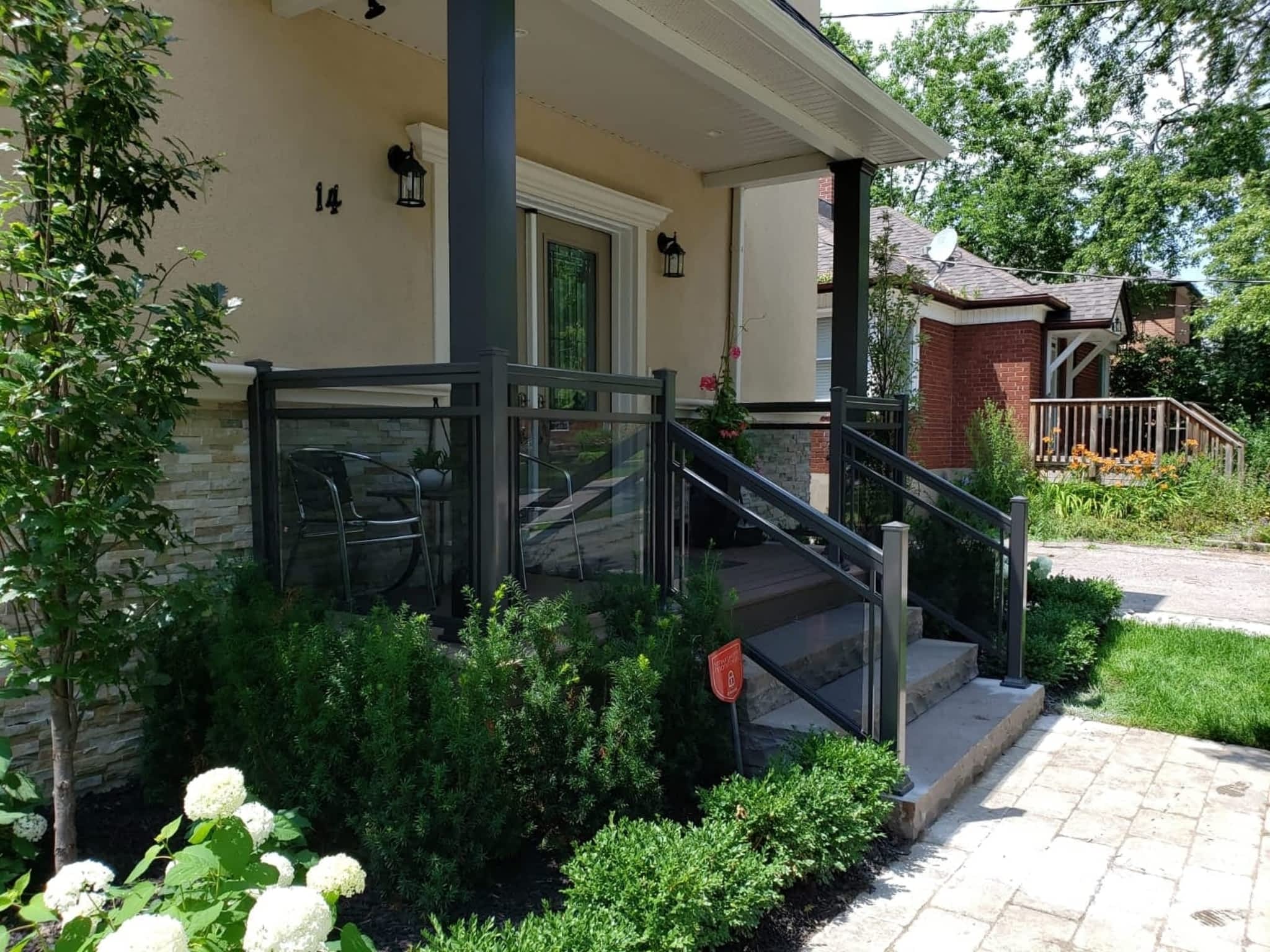 photo TG Aluminum Railings Inc