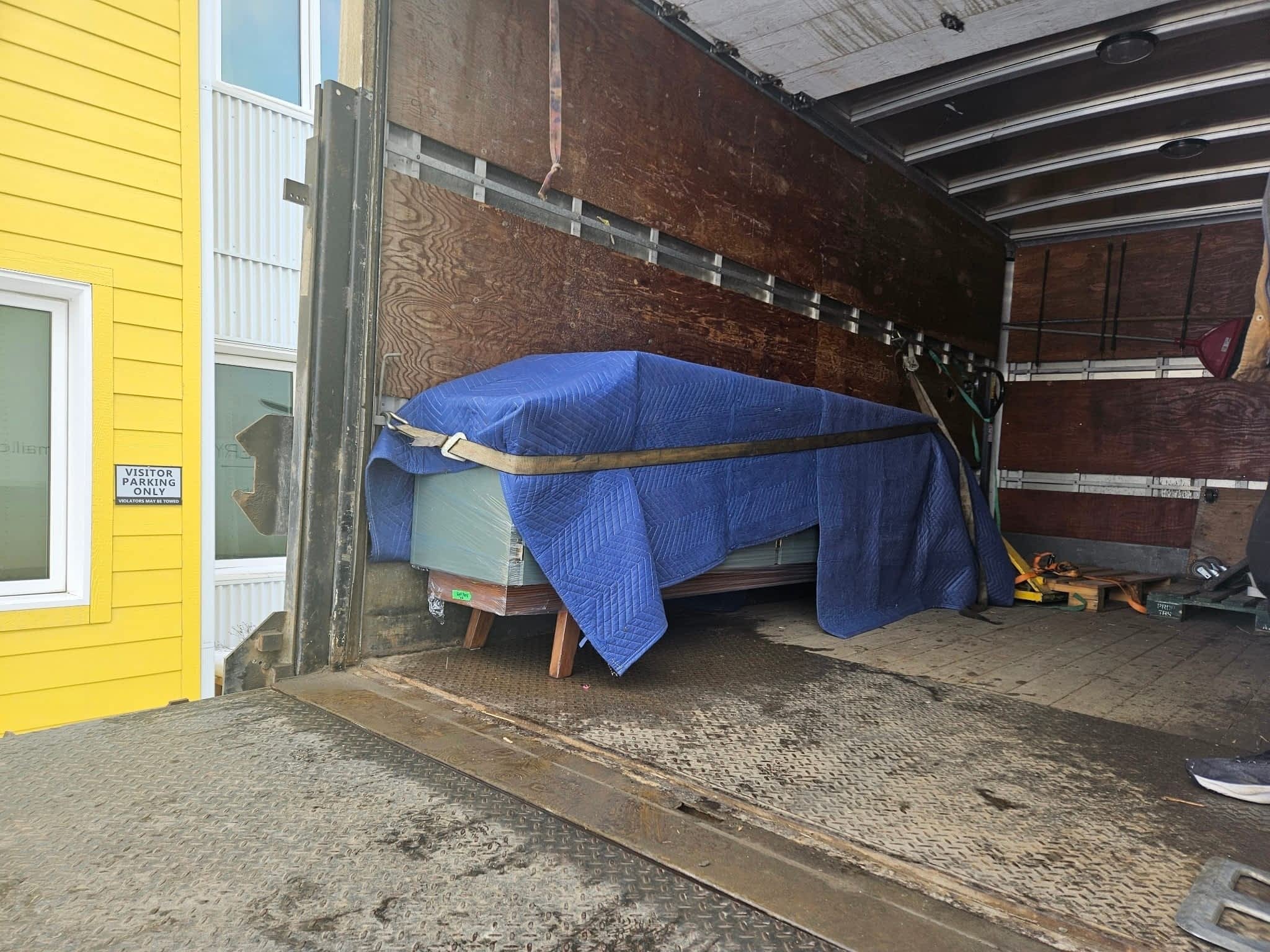 photo Black Wings Delivery