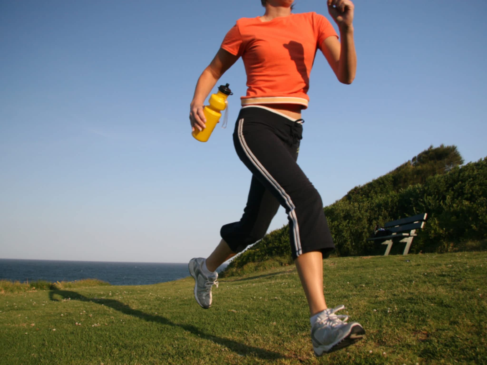 Ходьба полезнее бега. Занятие спортом. Спортивные люди. Заниматься спортом. Оздоровительный бег.