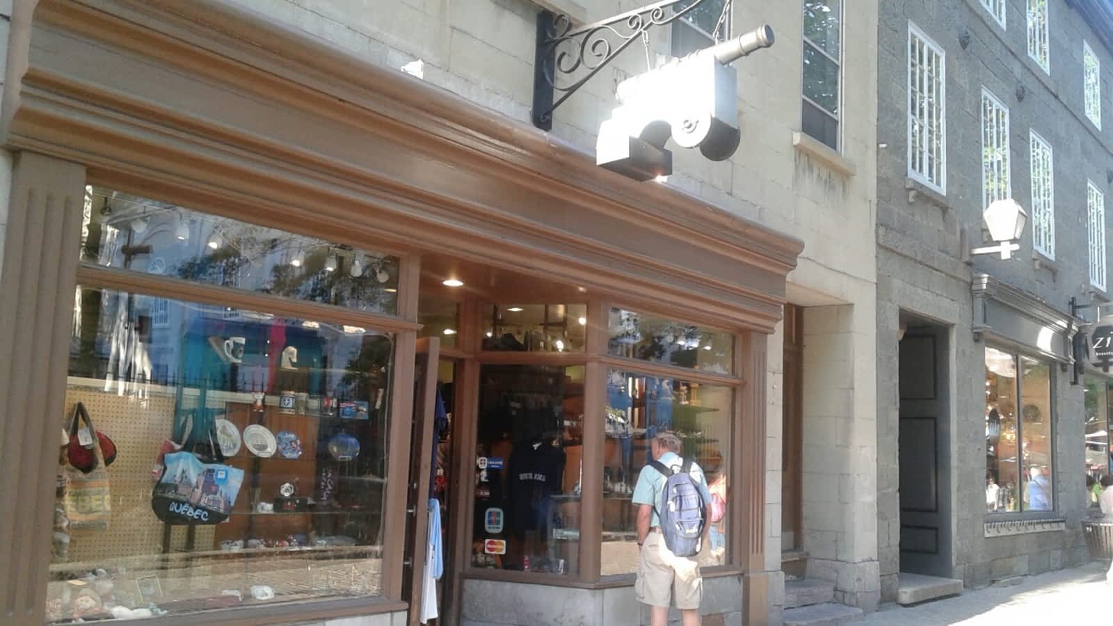 Souvenirs Frontenac 40, rue SainteAnne, Québec, QC