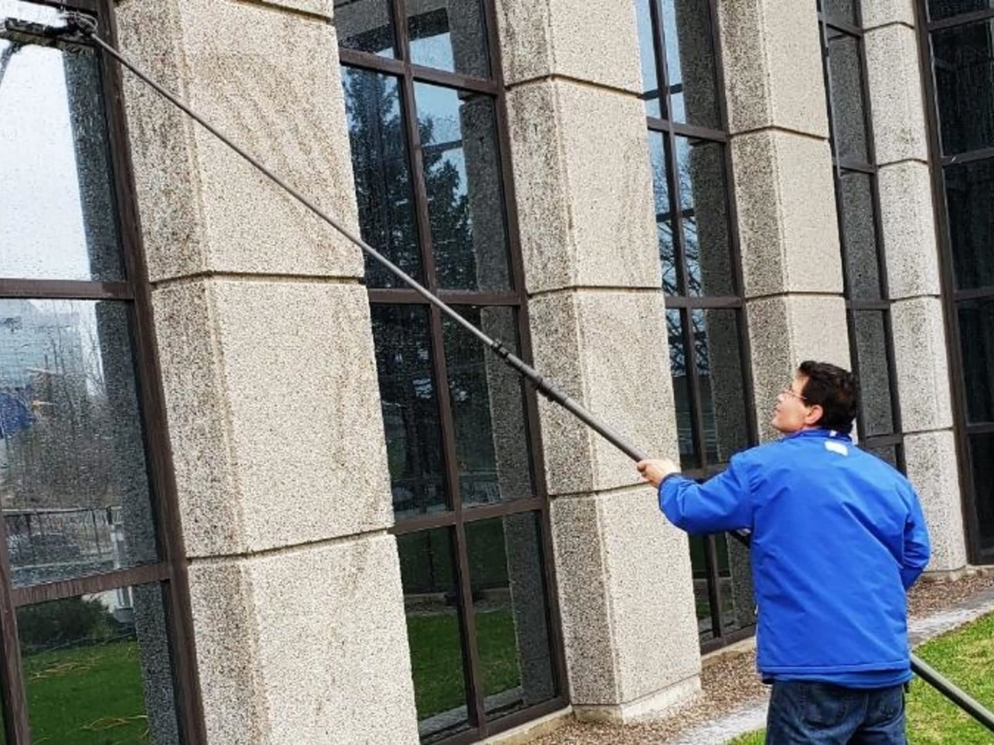 photo Adam Window & Gutter Cleaning Services and repair