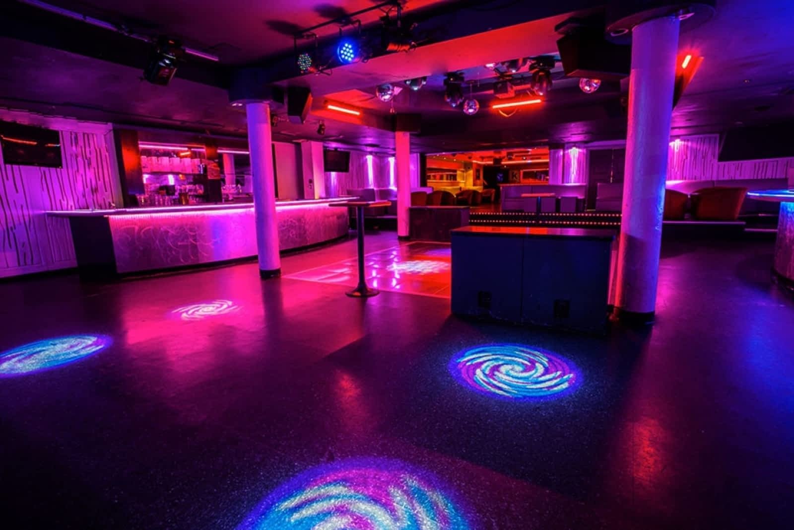 Descubrir 48+ imagen club la boom montreal Abzlocal.mx