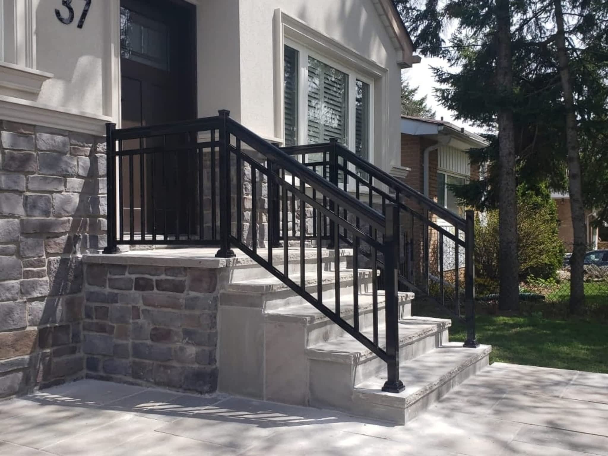 photo TG Aluminum Railings Inc