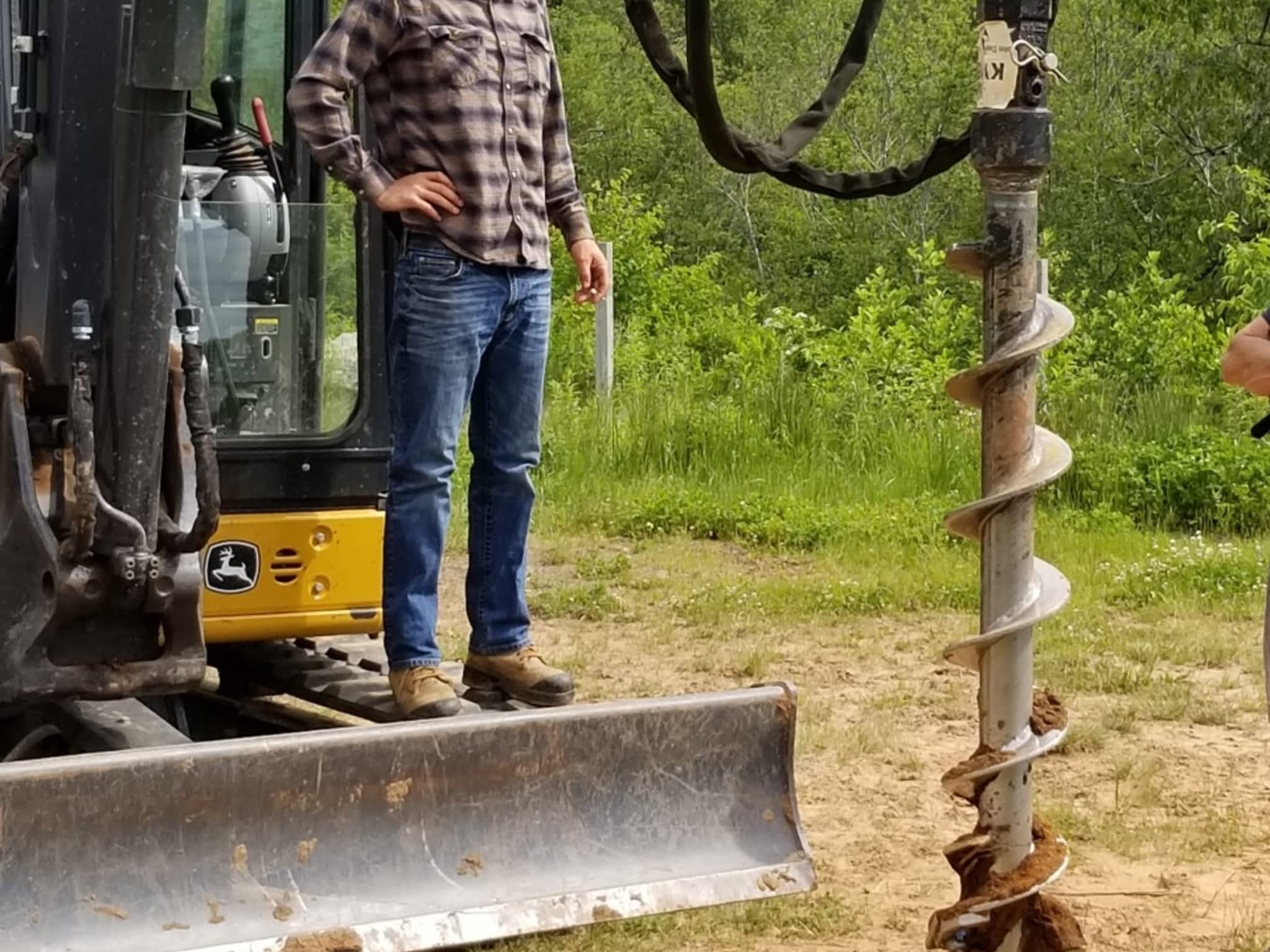 photo HUGHES EXCAVATING