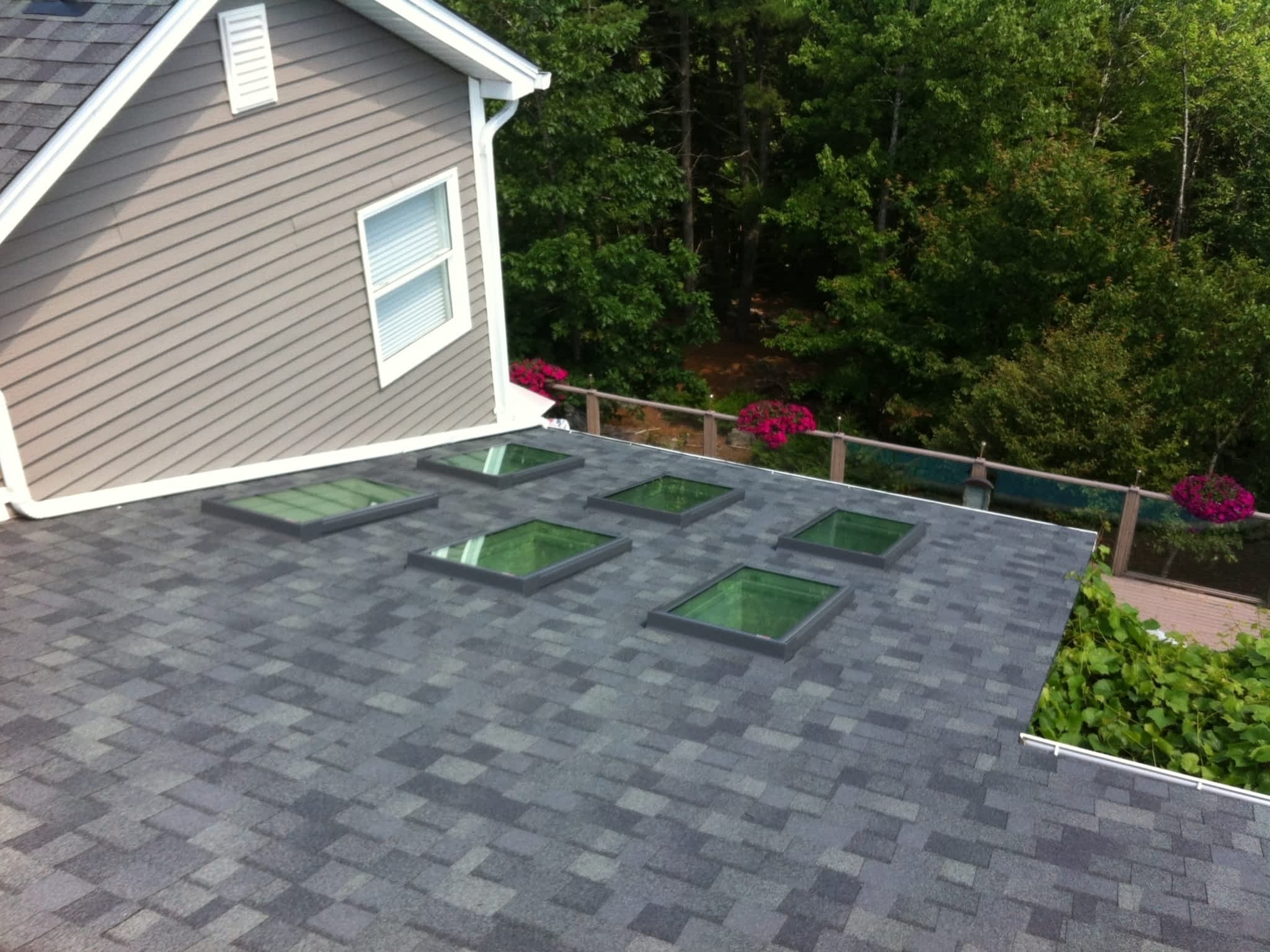 photo R & A Roofing Services
