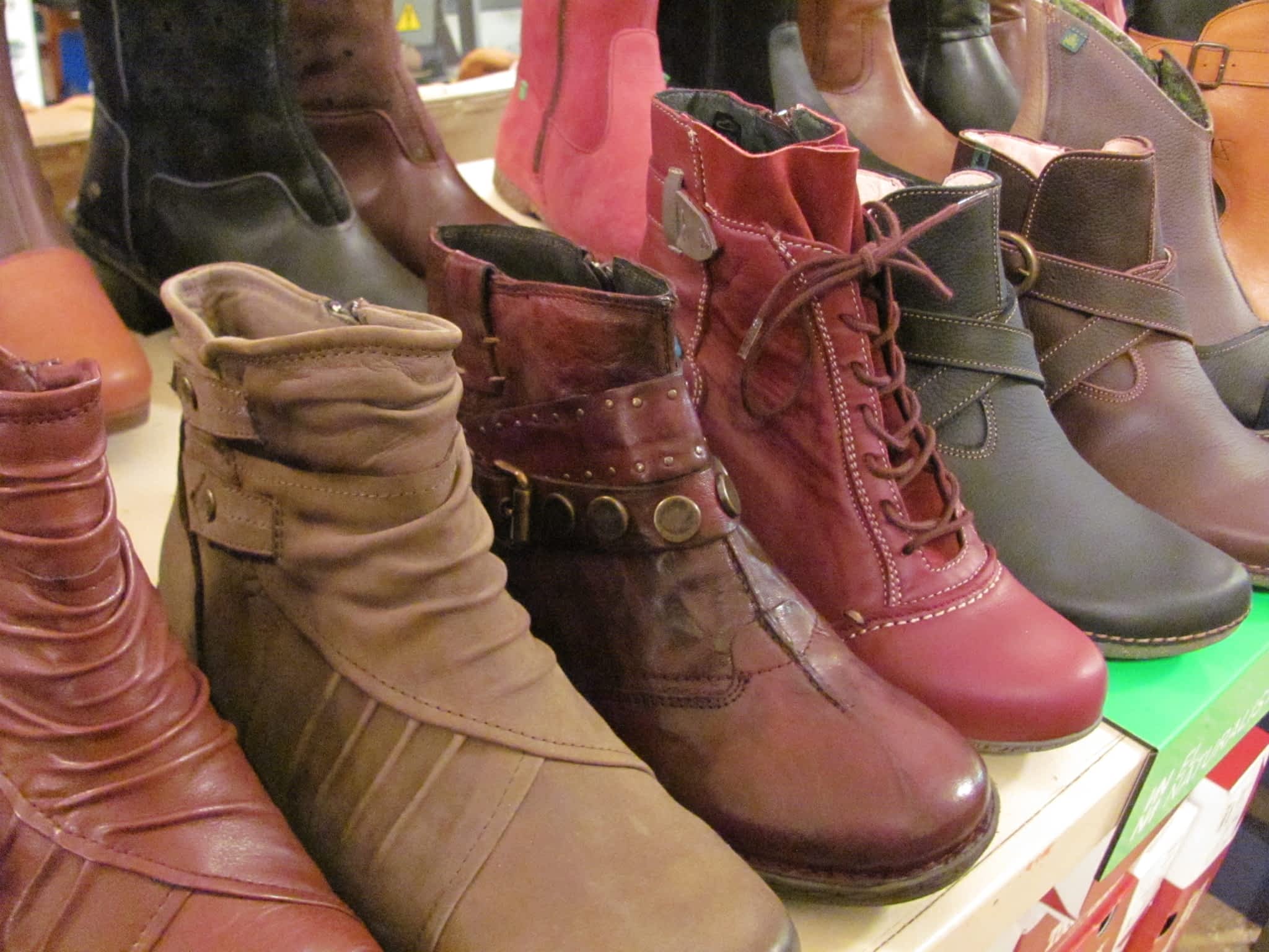 Kennell�s Shoes Limited Kamloops, BC 249 Victoria St