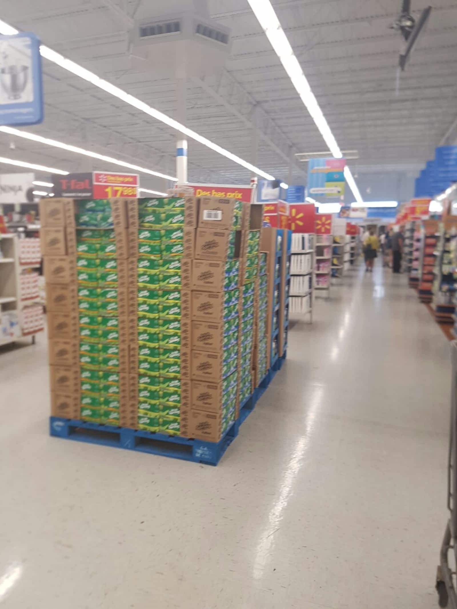 Walmart Supercentre Horaire d'ouverture 2075 boul Chomedey, Laval, QC