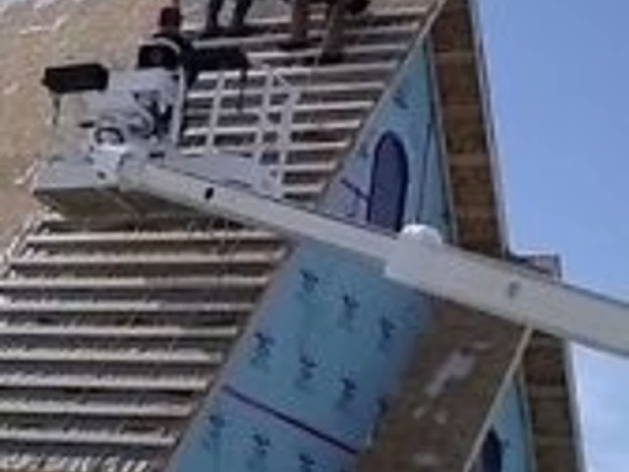 photo RJ's Exteriors