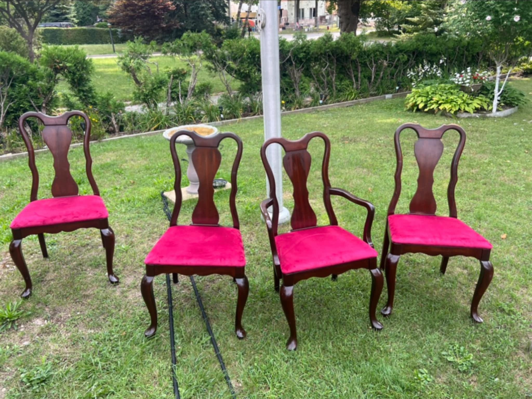 photo Caravel Custom Upholstery 