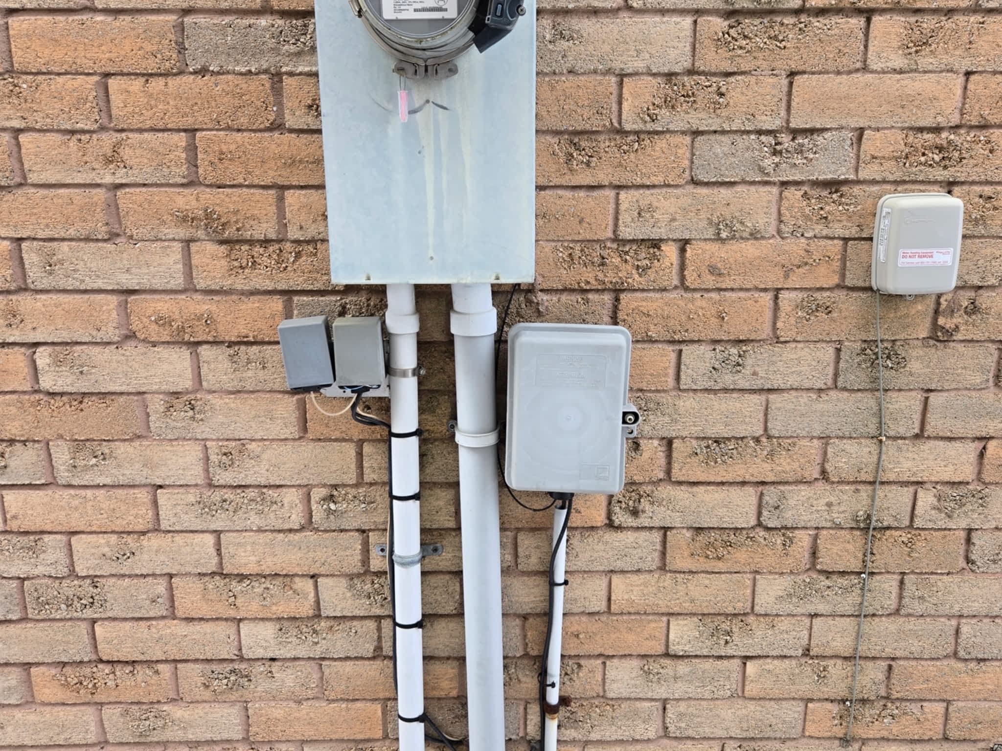 photo Henry & Son Electric Inc