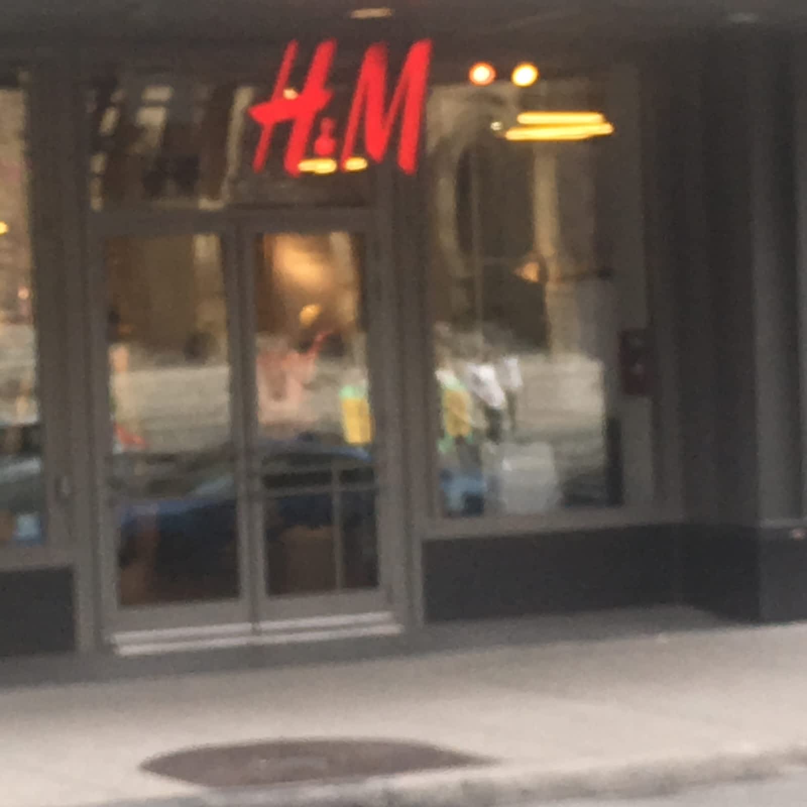 H&M Opening Hours 450, rue SainteCatherine O, Montréal, QC