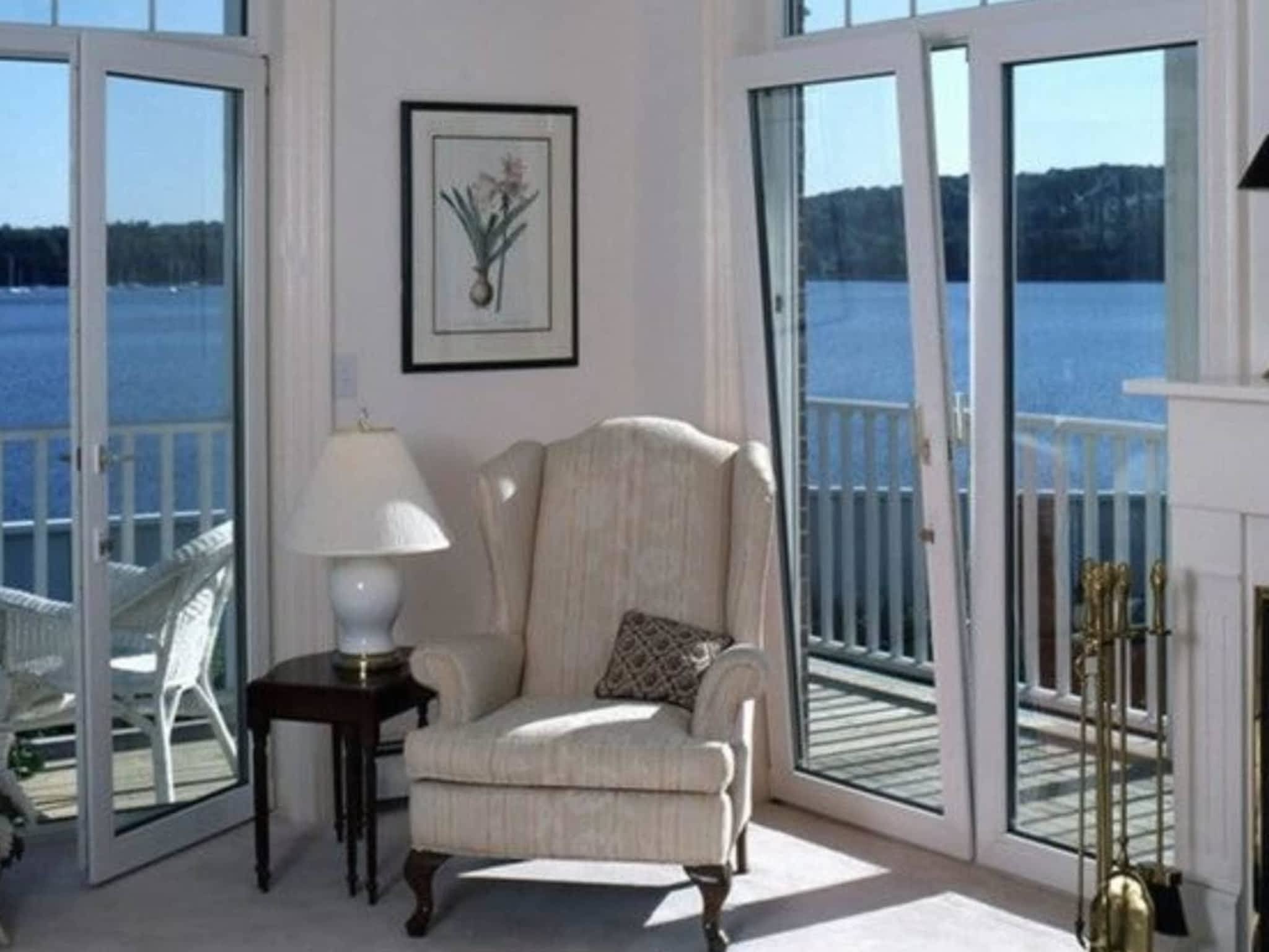 photo AZTech Doors & Windows