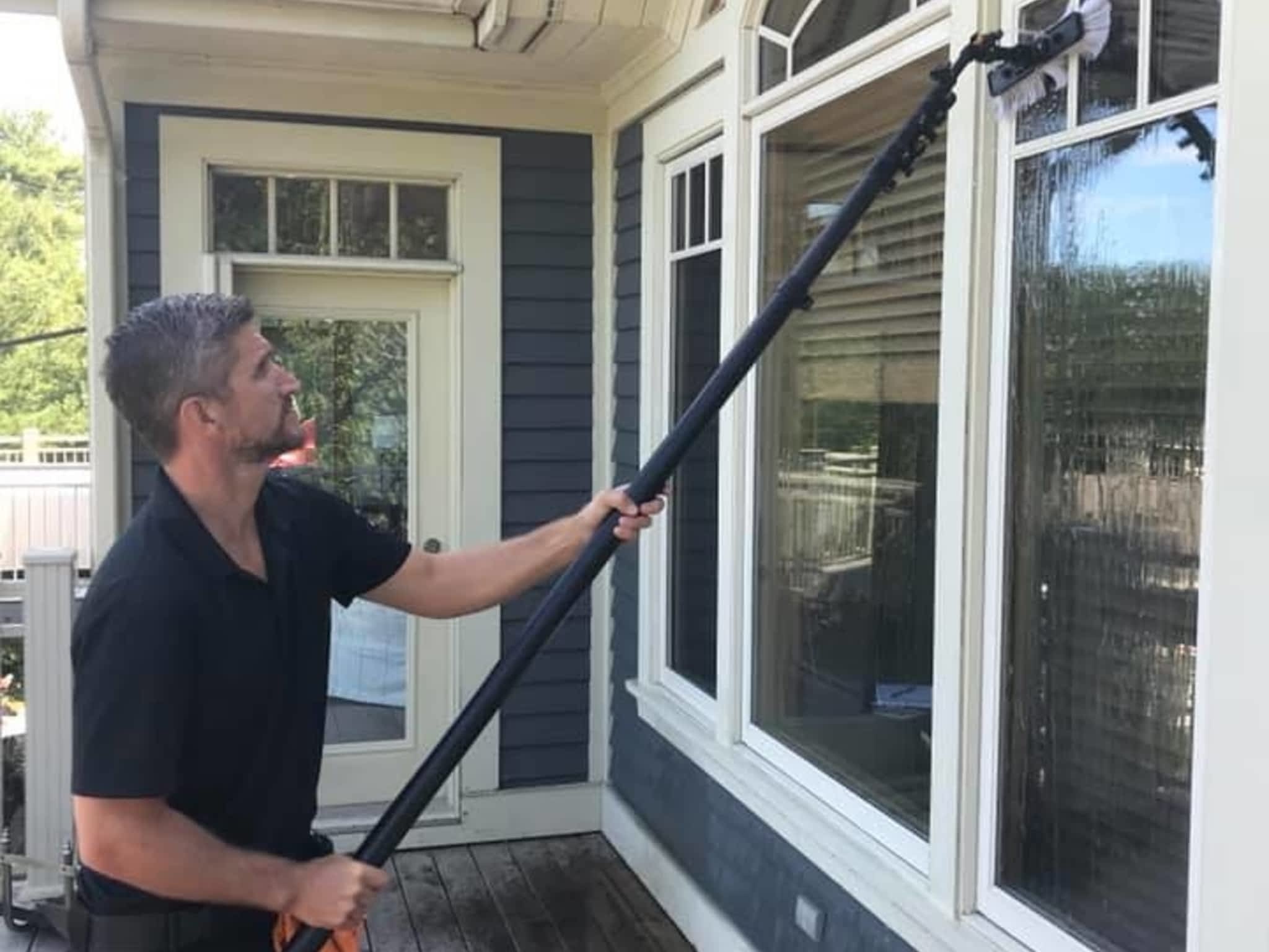 photo Lighthouse Windows