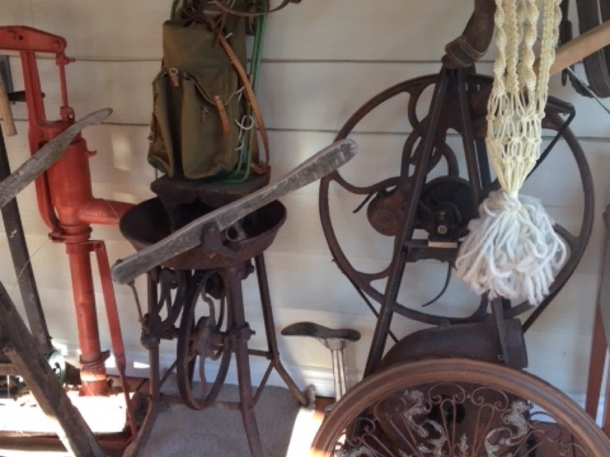 photo Harmonie Auctions & Antique Collectables