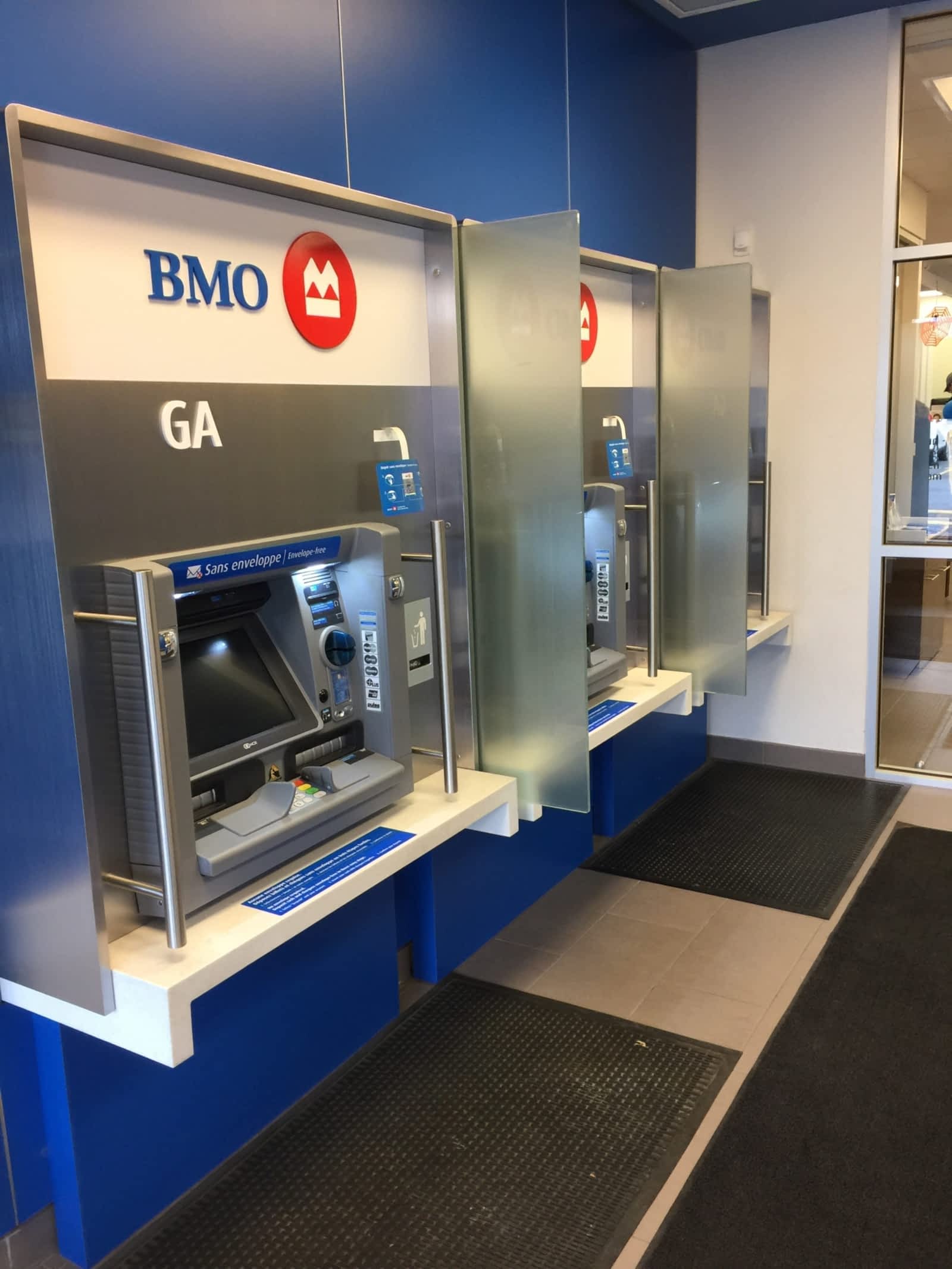 bmo opening hours today