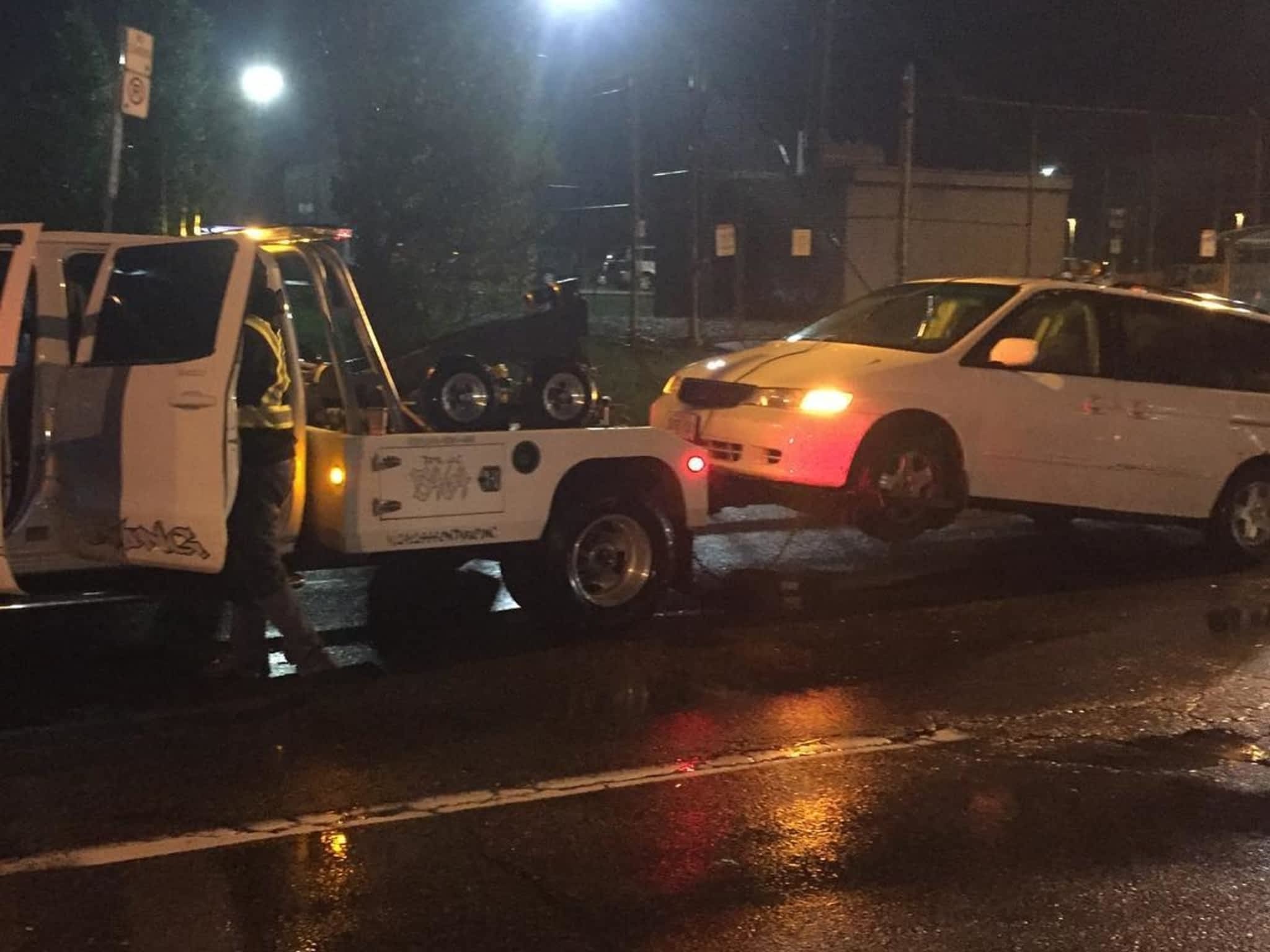 photo Damon's Towing