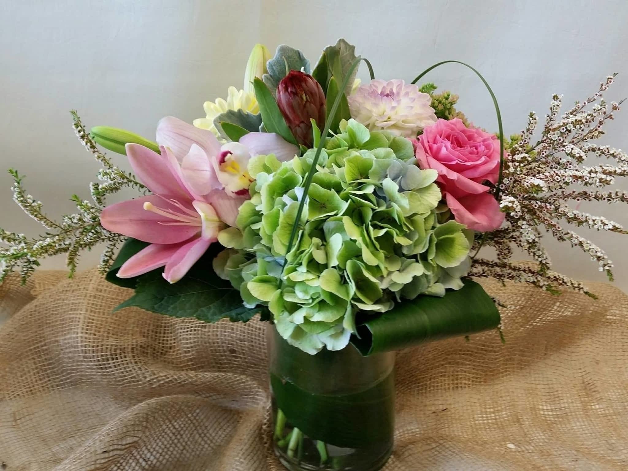 photo Raymonds Flower Shop